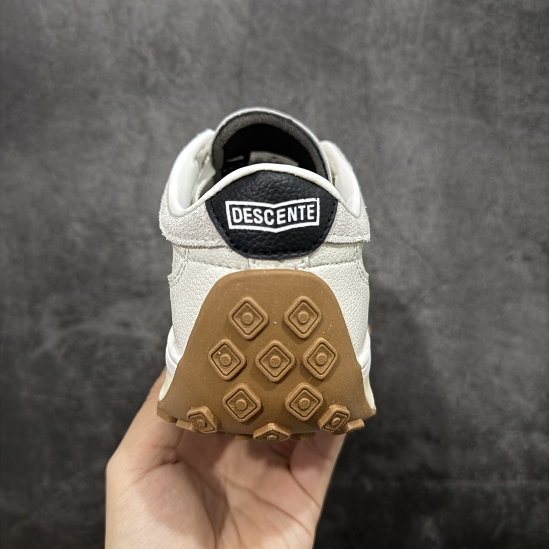 图片[4]-【纯原版】迪桑特DESCENTE Sport Style系列 CHRON RACER复古风运动休闲鞋\\t #原楦原纸版开发版型 #鞋底设计有特殊的纹理或材料，以增加摩擦力，减少滑倒的风险。 #使用耐用的材料制成，能够承受长时间的使用和摩擦，减少磨损。 尺码：36 36.5 37 38 38.5 39 40 40.5 42 42.5 43 44 44.5 45-选品中心