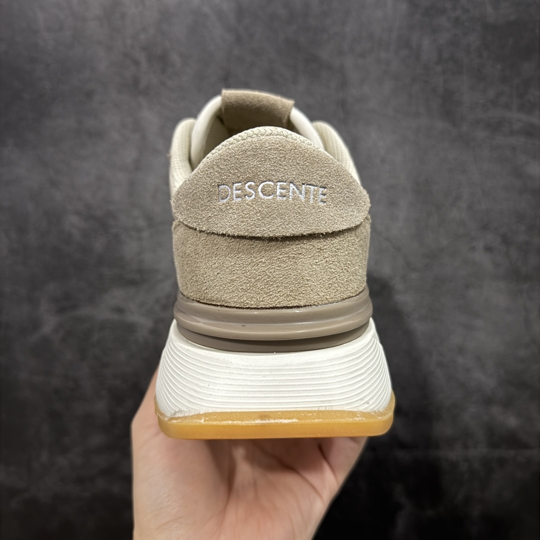 图片[4]-【纯原版】DESCENTE DUALIS 迪桑特都市通勤时尚防滑低帮生活休闲鞋 DESCENTE（迪桑特）创立于1935年，品牌名取自法语词汇，意为“滑降”。品牌箭头标识代表滑雪的三种技术“高速直线滑行”、“穿越”和“侧滑”，也寓意品牌在打造高端专业运动产品中不断追求完美的创新精神，致力于成为中国高端专业滑雪、综训、女子、铁人三项、高尔夫的第一品牌。 尺码：36 36.5 37 38 38.5 39 40 40.5 41 42 42.5 43 44 44.5 45-选品中心