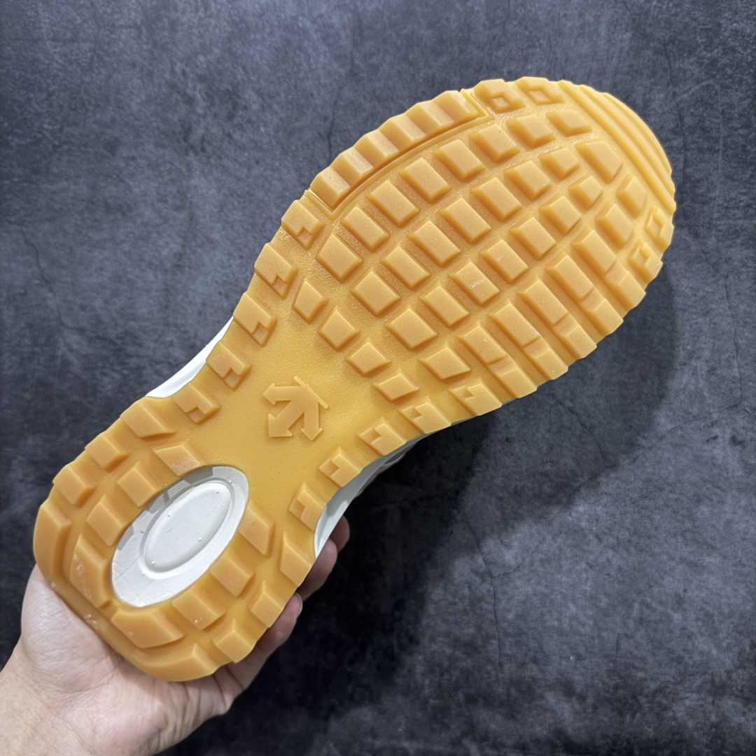 图片[9]-【纯原版】DESCENTE DUALIS 迪桑特都市通勤时尚防滑低帮生活休闲鞋 DESCENTE（迪桑特）创立于1935年，品牌名取自法语词汇，意为“滑降”。品牌箭头标识代表滑雪的三种技术“高速直线滑行”、“穿越”和“侧滑”，也寓意品牌在打造高端专业运动产品中不断追求完美的创新精神，致力于成为中国高端专业滑雪、综训、女子、铁人三项、高尔夫的第一品牌。 尺码：36 36.5 37 38 38.5 39 40 40.5 41 42 42.5 43 44 44.5 45-选品中心