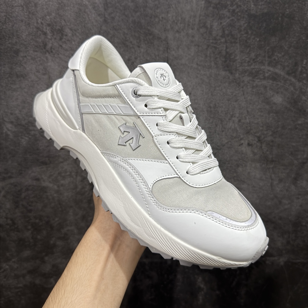 图片[3]-【纯原版】DESCENTE DUALIS 迪桑特都市通勤时尚防滑低帮生活休闲鞋 DESCENTE（迪桑特）创立于1935年，品牌名取自法语词汇，意为“滑降”。品牌箭头标识代表滑雪的三种技术“高速直线滑行”、“穿越”和“侧滑”，也寓意品牌在打造高端专业运动产品中不断追求完美的创新精神，致力于成为中国高端专业滑雪、综训、女子、铁人三项、高尔夫的第一品牌。 尺码：36 36.5 37 38 38.5 39 40 40.5 41 42 42.5 43 44 44.5 45-选品中心