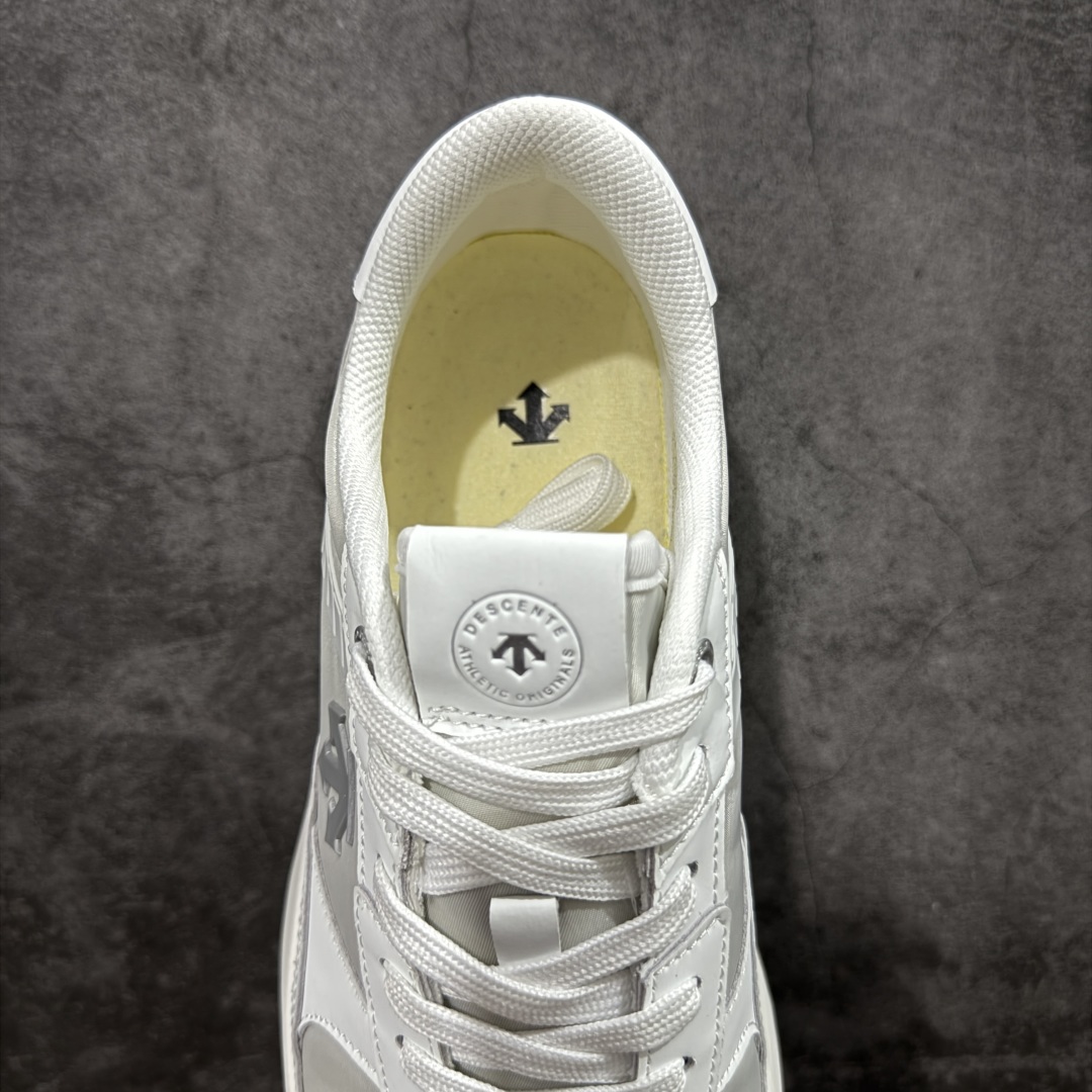 图片[8]-【纯原版】DESCENTE DUALIS 迪桑特都市通勤时尚防滑低帮生活休闲鞋 DESCENTE（迪桑特）创立于1935年，品牌名取自法语词汇，意为“滑降”。品牌箭头标识代表滑雪的三种技术“高速直线滑行”、“穿越”和“侧滑”，也寓意品牌在打造高端专业运动产品中不断追求完美的创新精神，致力于成为中国高端专业滑雪、综训、女子、铁人三项、高尔夫的第一品牌。 尺码：36 36.5 37 38 38.5 39 40 40.5 41 42 42.5 43 44 44.5 45-选品中心