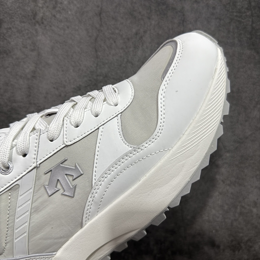 图片[6]-【纯原版】DESCENTE DUALIS 迪桑特都市通勤时尚防滑低帮生活休闲鞋 DESCENTE（迪桑特）创立于1935年，品牌名取自法语词汇，意为“滑降”。品牌箭头标识代表滑雪的三种技术“高速直线滑行”、“穿越”和“侧滑”，也寓意品牌在打造高端专业运动产品中不断追求完美的创新精神，致力于成为中国高端专业滑雪、综训、女子、铁人三项、高尔夫的第一品牌。 尺码：36 36.5 37 38 38.5 39 40 40.5 41 42 42.5 43 44 44.5 45-选品中心