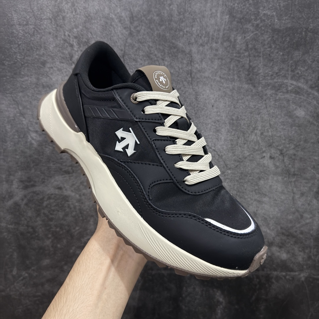 图片[3]-【纯原版】DESCENTE DUALIS 迪桑特都市通勤时尚防滑低帮生活休闲鞋 DESCENTE（迪桑特）创立于1935年，品牌名取自法语词汇，意为“滑降”。品牌箭头标识代表滑雪的三种技术“高速直线滑行”、“穿越”和“侧滑”，也寓意品牌在打造高端专业运动产品中不断追求完美的创新精神，致力于成为中国高端专业滑雪、综训、女子、铁人三项、高尔夫的第一品牌。 尺码：36 36.5 37 38 38.5 39 40 40.5 41 42 42.5 43 44 44.5 45-选品中心