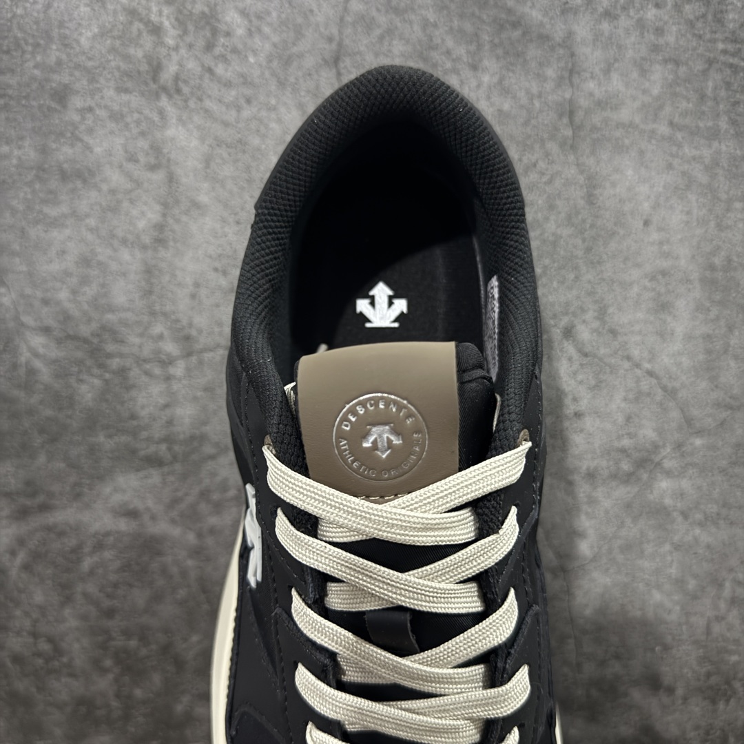 图片[8]-【纯原版】DESCENTE DUALIS 迪桑特都市通勤时尚防滑低帮生活休闲鞋 DESCENTE（迪桑特）创立于1935年，品牌名取自法语词汇，意为“滑降”。品牌箭头标识代表滑雪的三种技术“高速直线滑行”、“穿越”和“侧滑”，也寓意品牌在打造高端专业运动产品中不断追求完美的创新精神，致力于成为中国高端专业滑雪、综训、女子、铁人三项、高尔夫的第一品牌。 尺码：36 36.5 37 38 38.5 39 40 40.5 41 42 42.5 43 44 44.5 45-选品中心