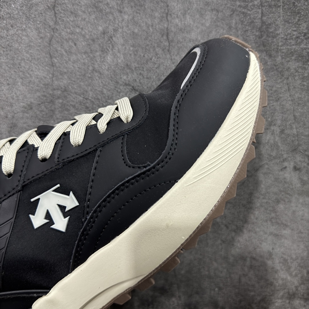 图片[6]-【纯原版】DESCENTE DUALIS 迪桑特都市通勤时尚防滑低帮生活休闲鞋 DESCENTE（迪桑特）创立于1935年，品牌名取自法语词汇，意为“滑降”。品牌箭头标识代表滑雪的三种技术“高速直线滑行”、“穿越”和“侧滑”，也寓意品牌在打造高端专业运动产品中不断追求完美的创新精神，致力于成为中国高端专业滑雪、综训、女子、铁人三项、高尔夫的第一品牌。 尺码：36 36.5 37 38 38.5 39 40 40.5 41 42 42.5 43 44 44.5 45-选品中心