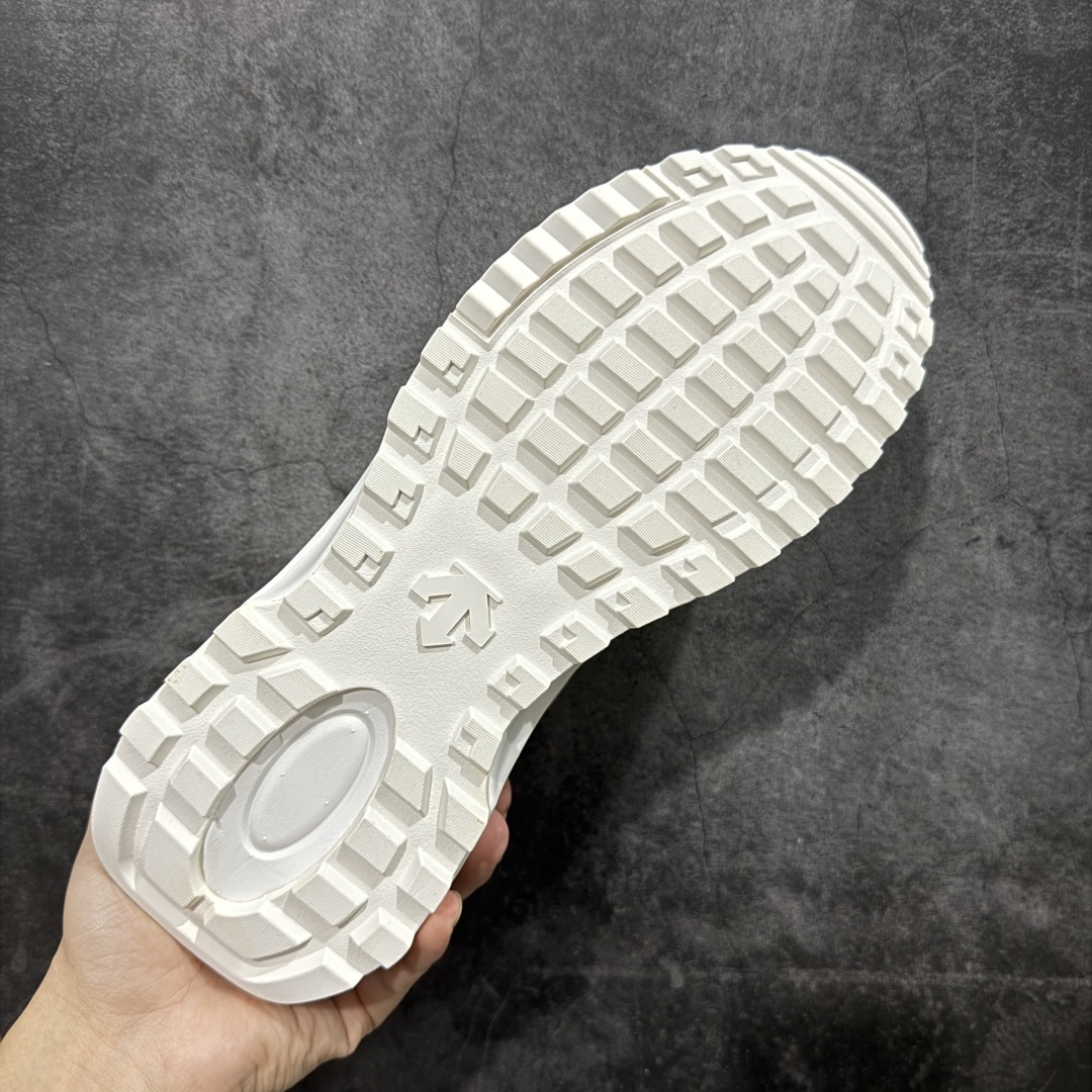 图片[9]-【纯原版】DESCENTE DUALIS 迪桑特都市通勤时尚防滑低帮生活休闲鞋 DESCENTE（迪桑特）创立于1935年，品牌名取自法语词汇，意为“滑降”。品牌箭头标识代表滑雪的三种技术“高速直线滑行”、“穿越”和“侧滑”，也寓意品牌在打造高端专业运动产品中不断追求完美的创新精神，致力于成为中国高端专业滑雪、综训、女子、铁人三项、高尔夫的第一品牌。 尺码：36 36.5 37 38 38.5 39 40 40.5 41 42 42.5 43 44 44.5 45-选品中心