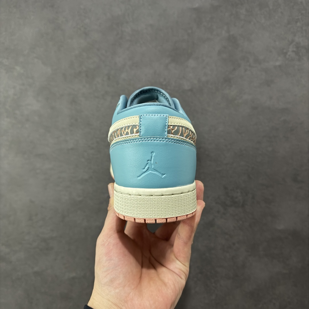 图片[4]-【K版纯原】Air Jordan AJ1 Low 低帮 绿红 IM8120-464 全新流水线出品 市场第二梯队最强版 全部原鞋开发 原楦原纸板开发 全鞋电脑针车 原厂内置全掌气垫 原盒内在原标 唯一Zp原版鞋带绑法 免检产品 全新2022版型 全头层皮料 完美零毛边处理 原厂配置全掌气垫 价格定位良心 新配色陆续出货 尺码：36-46-选品中心
