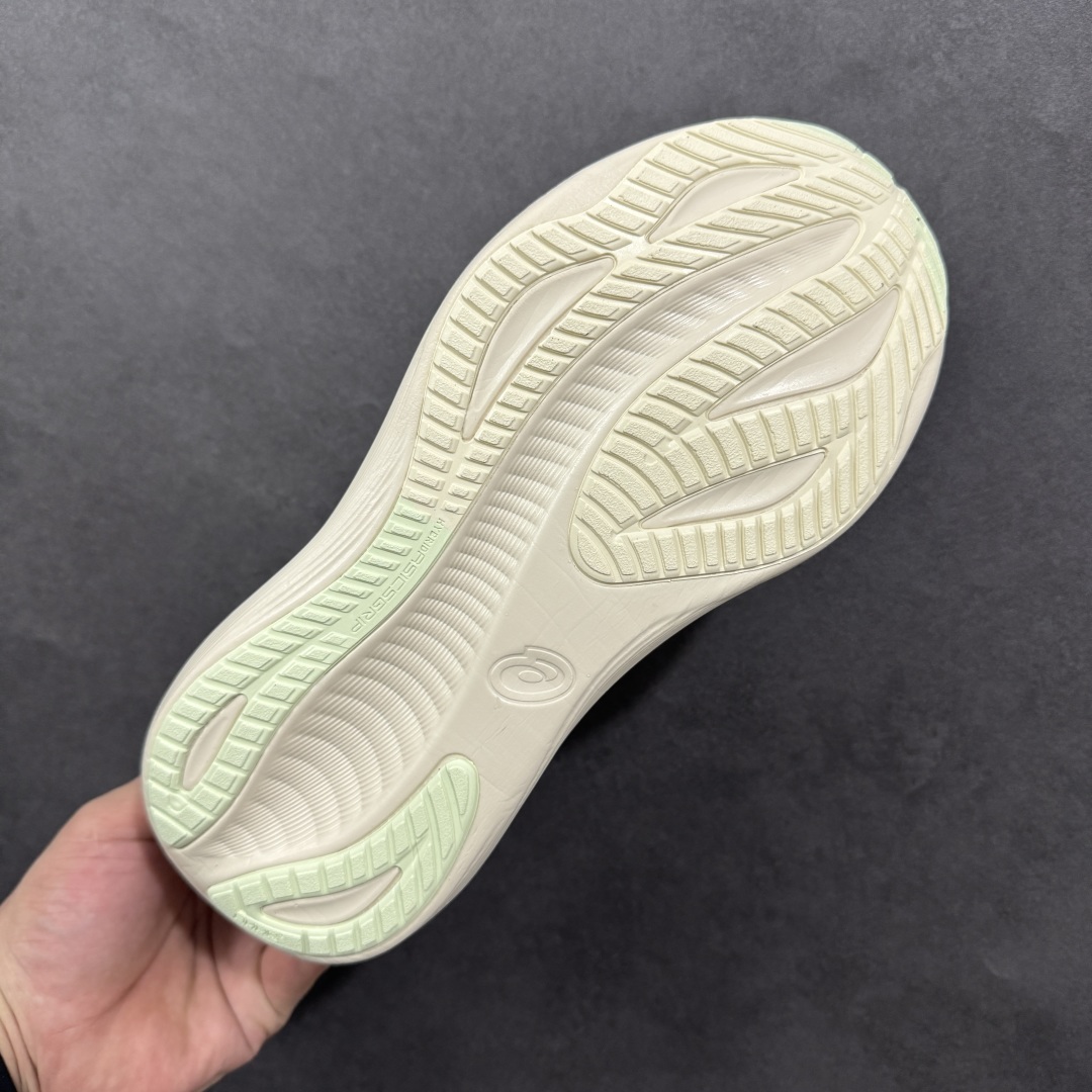 图片[9]-【公司级】Asics GEL-NIMBUS 27 复古休闲运动鞋 ASICS(亚瑟士） 是日本实业家鬼冢喜八郎创立的跑鞋运动品牌，名宇想法源自著名的拉丁谚语“AnimaSana In Corpore Sano”，意为“健全的精神寓于强健的体魄”。正如其名字的含义，ASICS亚瑟士一直坚信保持身体的健康与活力是打造健康快乐的生活方式的最佳途径。亚瑟士的跑鞋、篮球鞋等系列集专业与美貌于一身，拥有极高的热度 尺码：36 37 37.5 38 39 39.5 40 40.5 41.5 42 42.5 43.5 44 45 46 编码：AM240250-选品中心