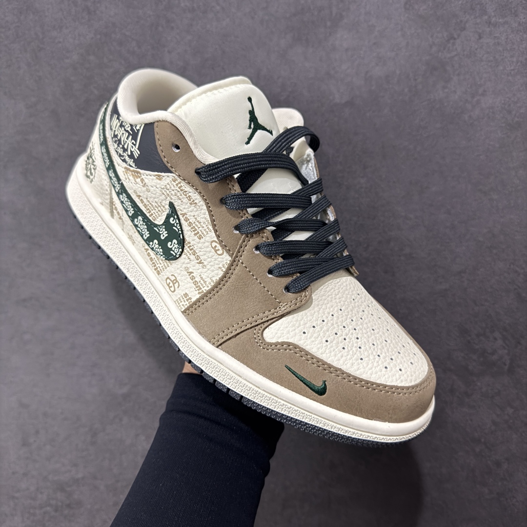 图片[3]-【定制版】Air Jordan 1 Low AJ1 乔1 “斯图西联名—米白棕绿”高端定制 低帮复古篮球鞋 #定制鞋盒 大厂纯原品质出货 超高清洁度 皮料切割干净无任何毛边 细节完美 货号：QD1988-007 尺码：36 36.5 37.5 38 38.5 39 40 40.5 41 42 42.5 43 44 44.5 45 编码：HXSB330340-选品中心