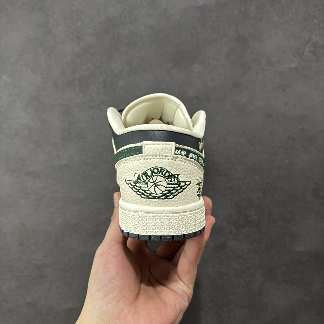 图片[4]-【定制版】Air Jordan 1 Low AJ1 乔1 “斯图西联名—米白棕绿”高端定制 低帮复古篮球鞋 #定制鞋盒 大厂纯原品质出货 超高清洁度 皮料切割干净无任何毛边 细节完美 货号：QD1988-007 尺码：36 36.5 37.5 38 38.5 39 40 40.5 41 42 42.5 43 44 44.5 45 编码：HXSB330340-选品中心