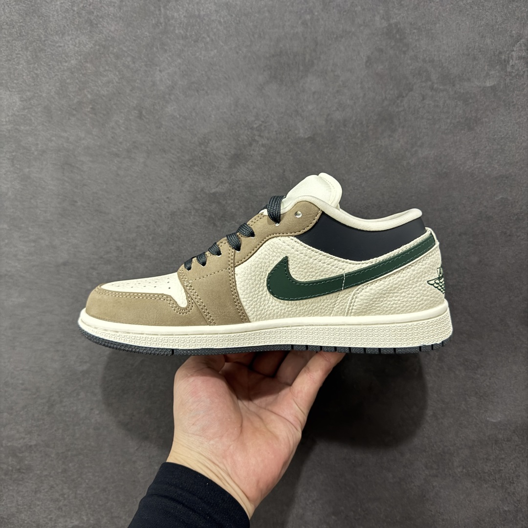 图片[2]-【定制版】Air Jordan 1 Low AJ1 乔1 “斯图西联名—米白棕绿”高端定制 低帮复古篮球鞋 #定制鞋盒 大厂纯原品质出货 超高清洁度 皮料切割干净无任何毛边 细节完美 货号：QD1988-007 尺码：36 36.5 37.5 38 38.5 39 40 40.5 41 42 42.5 43 44 44.5 45 编码：HXSB330340-选品中心