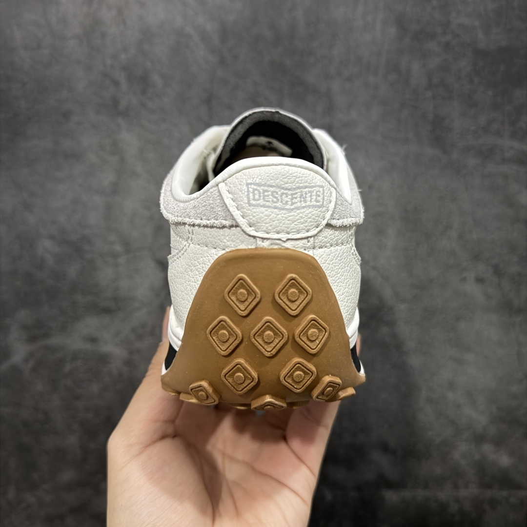图片[4]-【纯原版】迪桑特DESCENTE Sport Style系列 CHRON RACER复古风运动休闲鞋\\t #原楦原纸版开发版型 #鞋底设计有特殊的纹理或材料，以增加摩擦力，减少滑倒的风险。 #使用耐用的材料制成，能够承受长时间的使用和摩擦，减少磨损。 尺码：36 36.5 37 38 38.5 39 40 40.5 42 42.5 43 44 44.5 45-选品中心