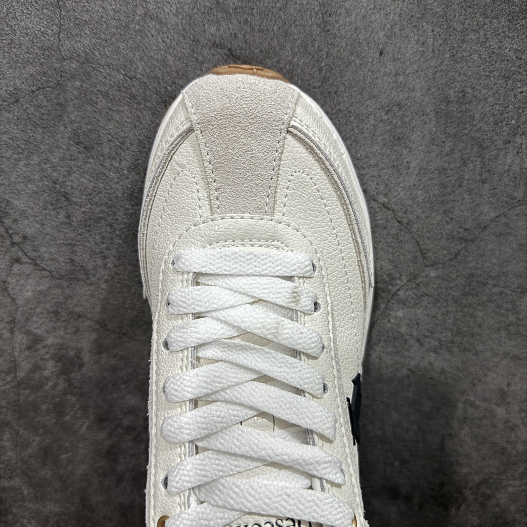 图片[5]-【纯原版】迪桑特DESCENTE Sport Style系列 CHRON RACER复古风运动休闲鞋\\t #原楦原纸版开发版型 #鞋底设计有特殊的纹理或材料，以增加摩擦力，减少滑倒的风险。 #使用耐用的材料制成，能够承受长时间的使用和摩擦，减少磨损。 尺码：36 36.5 37 38 38.5 39 40 40.5 42 42.5 43 44 44.5 45-选品中心