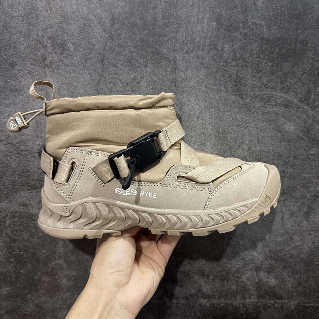 【GX纯原】科恩HYKE x KEEN Hoodzerra Nxis Wp 圆头 减震耐磨 中帮防水户外功能鞋 KEEN再度携手HYKE推出全新合作鞋款 此次合作以超越出身、性别、世代为目的 致力于更好的生活和冒险 将HYKE所推崇的将服饰历史与遗产按照感性独自进化为理念设计而成 推出了具有革新性通用性的混合鞋款HOODZERRA NXIS WP和UNEEK HT MID 该合作鞋款共有黑和森林狼两种颜色可选 货号： 1027979 尺码：35.5-45.5-选品中心