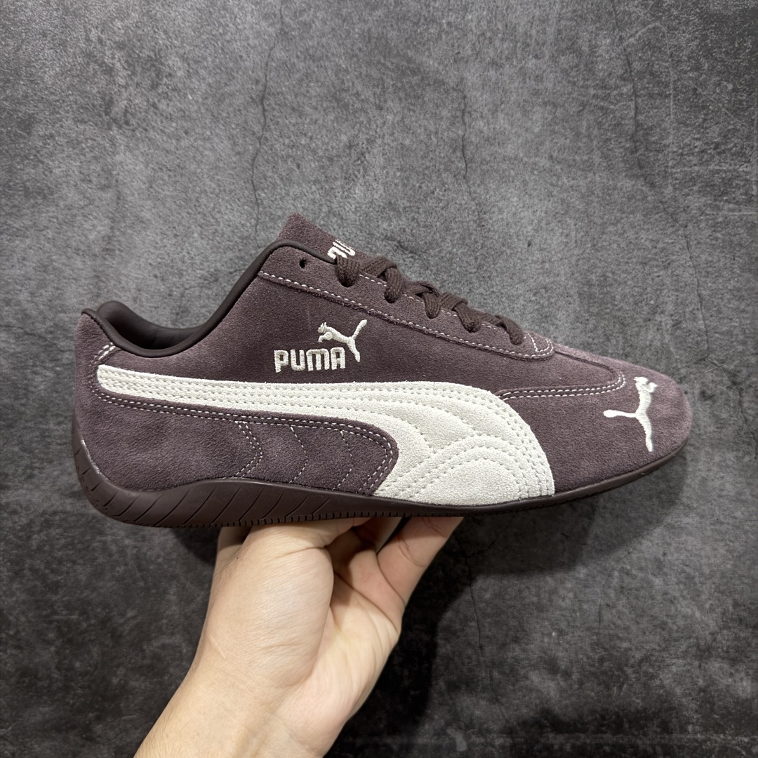 【渠道纯原版】Puma Speedcat OG Sparco 彪马罗马阿莫尔系列 复古运动休闲赛车跑鞋 棕色 403903-01 目前市场最优版本 无论是版型 细节 烫金刺绣走线 完全碾压市场任意版本 欢迎对比🆚 工厂耗时3个月开发 原装档案原数据纸版楦型 采用固色翻毛皮鞋面材质(正确二次成型\'猛帮\'成型工艺🆚区别市面版本!!) 外置原数据开发轻量耐磨橡胶大底💪🏻 全球知名运动品牌PUMA宝马赛车系列 融合了宝马车队的标志性配色 以趣味十足又前卫复古的设计引领潮流 将赛道精神融入街头时尚 开启前卫竞速之旅 主打前卫复古风 Roma鞋款的鞋侧以复古的流线造型 缀以宝马经典Logo 巧妙吸睛 而Speedcat鞋款以亮眼三色条纹元素缀以舒适鞋面 赋予了独特的个性美学 演绎赛车的无尽能量 尺码：35.5-45 货号：403903-01-选品中心