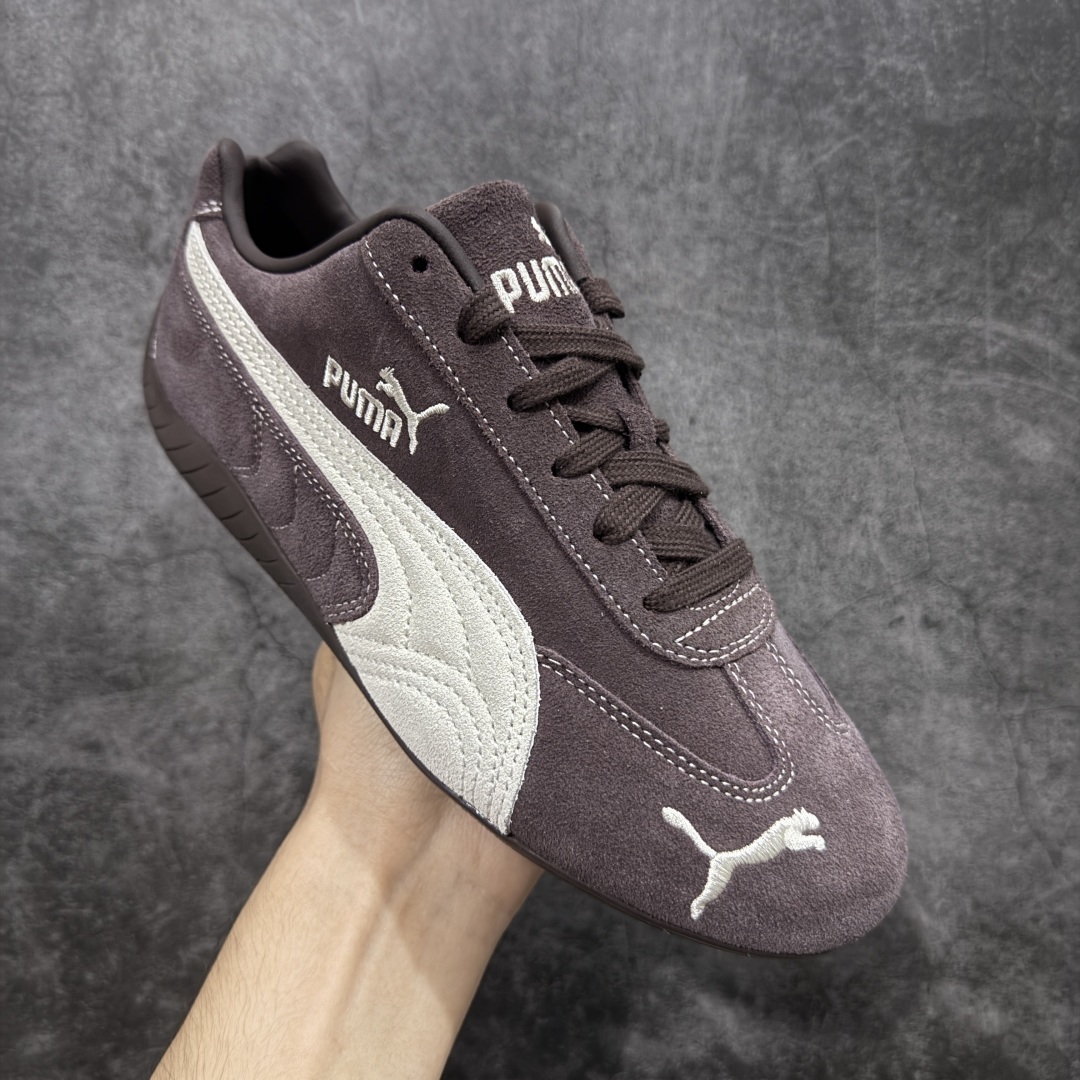 图片[3]-【渠道纯原版】Puma Speedcat OG Sparco 彪马罗马阿莫尔系列 复古运动休闲赛车跑鞋 棕色 403903-01 目前市场最优版本 无论是版型 细节 烫金刺绣走线 完全碾压市场任意版本 欢迎对比🆚 工厂耗时3个月开发 原装档案原数据纸版楦型 采用固色翻毛皮鞋面材质(正确二次成型\’猛帮\’成型工艺🆚区别市面版本!!) 外置原数据开发轻量耐磨橡胶大底💪🏻 全球知名运动品牌PUMA宝马赛车系列 融合了宝马车队的标志性配色 以趣味十足又前卫复古的设计引领潮流 将赛道精神融入街头时尚 开启前卫竞速之旅 主打前卫复古风 Roma鞋款的鞋侧以复古的流线造型 缀以宝马经典Logo 巧妙吸睛 而Speedcat鞋款以亮眼三色条纹元素缀以舒适鞋面 赋予了独特的个性美学 演绎赛车的无尽能量 尺码：35.5-45 货号：403903-01-选品中心