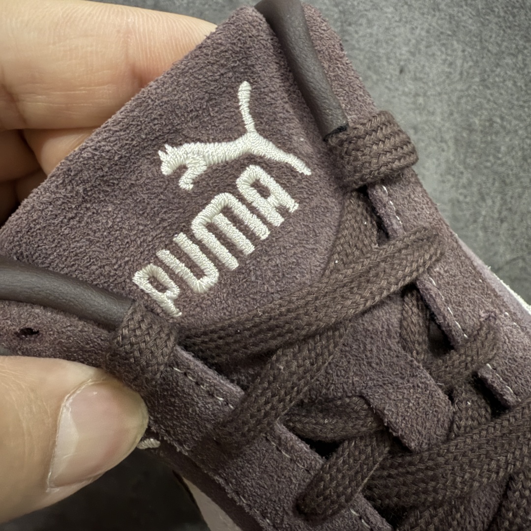 图片[6]-【渠道纯原版】Puma Speedcat OG Sparco 彪马罗马阿莫尔系列 复古运动休闲赛车跑鞋 棕色 403903-01 目前市场最优版本 无论是版型 细节 烫金刺绣走线 完全碾压市场任意版本 欢迎对比🆚 工厂耗时3个月开发 原装档案原数据纸版楦型 采用固色翻毛皮鞋面材质(正确二次成型\’猛帮\’成型工艺🆚区别市面版本!!) 外置原数据开发轻量耐磨橡胶大底💪🏻 全球知名运动品牌PUMA宝马赛车系列 融合了宝马车队的标志性配色 以趣味十足又前卫复古的设计引领潮流 将赛道精神融入街头时尚 开启前卫竞速之旅 主打前卫复古风 Roma鞋款的鞋侧以复古的流线造型 缀以宝马经典Logo 巧妙吸睛 而Speedcat鞋款以亮眼三色条纹元素缀以舒适鞋面 赋予了独特的个性美学 演绎赛车的无尽能量 尺码：35.5-45 货号：403903-01-选品中心