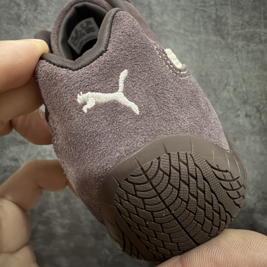 图片[2]-【渠道纯原版】Puma Speedcat OG Sparco 彪马罗马阿莫尔系列 复古运动休闲赛车跑鞋 棕色 403903-01 目前市场最优版本 无论是版型 细节 烫金刺绣走线 完全碾压市场任意版本 欢迎对比🆚 工厂耗时3个月开发 原装档案原数据纸版楦型 采用固色翻毛皮鞋面材质(正确二次成型\’猛帮\’成型工艺🆚区别市面版本!!) 外置原数据开发轻量耐磨橡胶大底💪🏻 全球知名运动品牌PUMA宝马赛车系列 融合了宝马车队的标志性配色 以趣味十足又前卫复古的设计引领潮流 将赛道精神融入街头时尚 开启前卫竞速之旅 主打前卫复古风 Roma鞋款的鞋侧以复古的流线造型 缀以宝马经典Logo 巧妙吸睛 而Speedcat鞋款以亮眼三色条纹元素缀以舒适鞋面 赋予了独特的个性美学 演绎赛车的无尽能量 尺码：35.5-45 货号：403903-01-选品中心