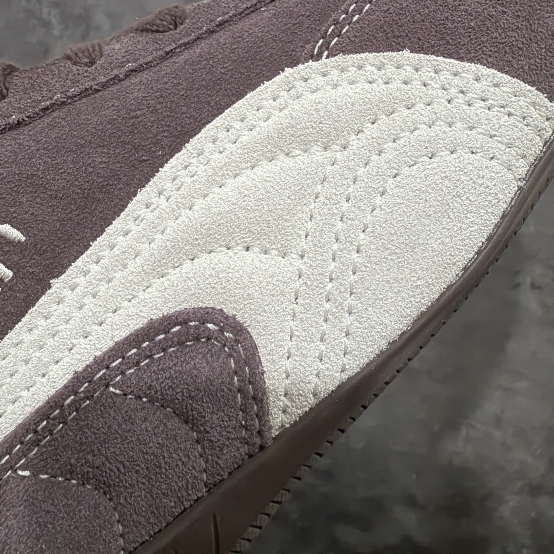 图片[4]-【渠道纯原版】Puma Speedcat OG Sparco 彪马罗马阿莫尔系列 复古运动休闲赛车跑鞋 棕色 403903-01 目前市场最优版本 无论是版型 细节 烫金刺绣走线 完全碾压市场任意版本 欢迎对比🆚 工厂耗时3个月开发 原装档案原数据纸版楦型 采用固色翻毛皮鞋面材质(正确二次成型\’猛帮\’成型工艺🆚区别市面版本!!) 外置原数据开发轻量耐磨橡胶大底💪🏻 全球知名运动品牌PUMA宝马赛车系列 融合了宝马车队的标志性配色 以趣味十足又前卫复古的设计引领潮流 将赛道精神融入街头时尚 开启前卫竞速之旅 主打前卫复古风 Roma鞋款的鞋侧以复古的流线造型 缀以宝马经典Logo 巧妙吸睛 而Speedcat鞋款以亮眼三色条纹元素缀以舒适鞋面 赋予了独特的个性美学 演绎赛车的无尽能量 尺码：35.5-45 货号：403903-01-选品中心