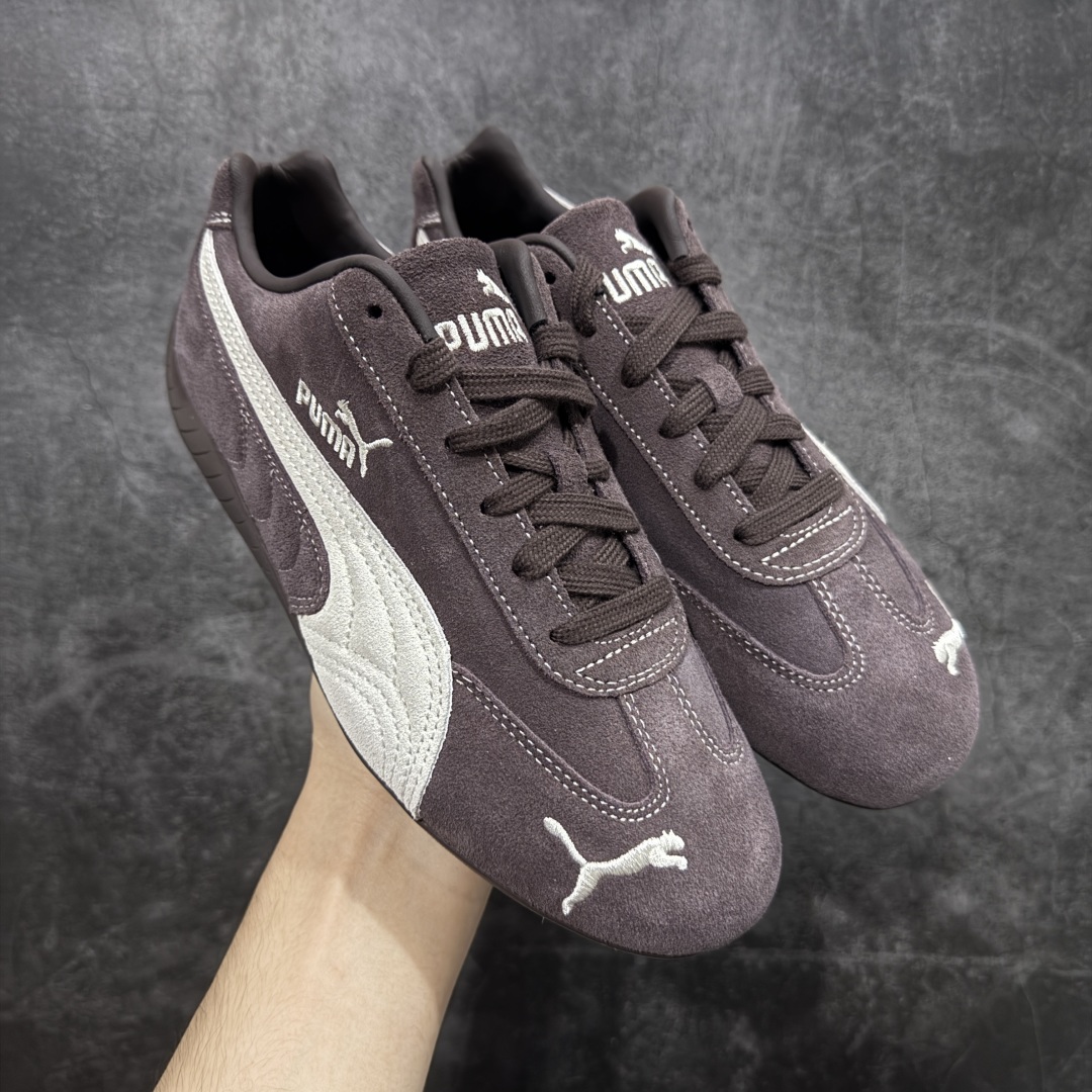 【渠道纯原版】Puma Speedcat OG Sparco 彪马罗马阿莫尔系列 复古运动休闲赛车跑鞋 棕色 403903-01 目前市场最优版本 无论是版型 细节 烫金刺绣走线 完全碾压市场任意版本 欢迎对比🆚 工厂耗时3个月开发 原装档案原数据纸版楦型 采用固色翻毛皮鞋面材质(正确二次成型\'猛帮\'成型工艺🆚区别市面版本!!) 外置原数据开发轻量耐磨橡胶大底💪🏻 全球知名运动品牌PUMA宝马赛车系列 融合了宝马车队的标志性配色 以趣味十足又前卫复古的设计引领潮流 将赛道精神融入街头时尚 开启前卫竞速之旅 主打前卫复古风 Roma鞋款的鞋侧以复古的流线造型 缀以宝马经典Logo 巧妙吸睛 而Speedcat鞋款以亮眼三色条纹元素缀以舒适鞋面 赋予了独特的个性美学 演绎赛车的无尽能量 尺码：35.5-45 货号：403903-01-选品中心