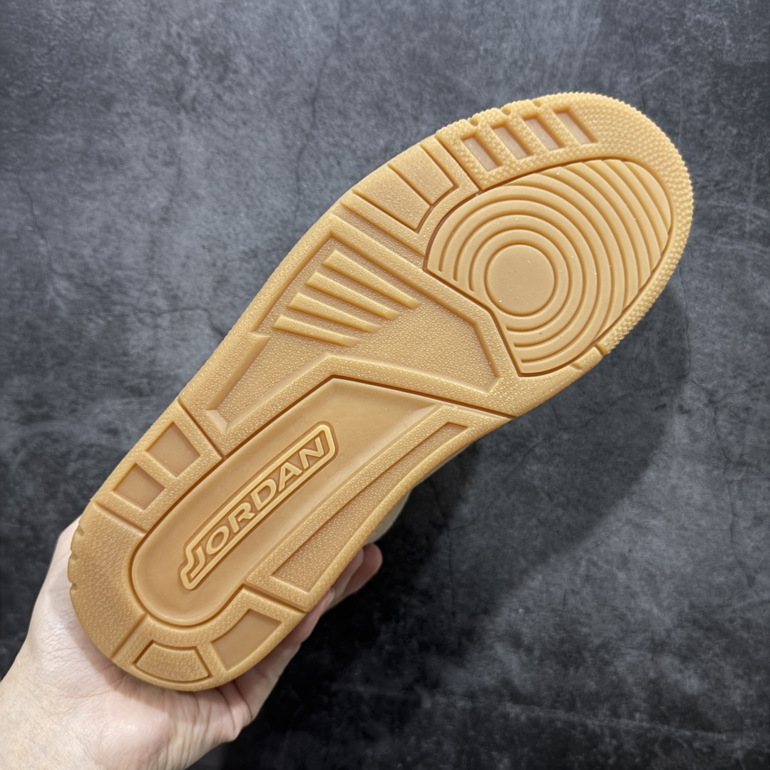 图片[9]-【黑金纯原版】Air Jordan Courtside 23 AJ23 乔23 简版中帮复古休闲运动文化篮球鞋 AT0057-200 原装级别重装出货 正确鞋舌立体高频 原厂数据独家私磨 原厂纸板开发操作 原盒原包装 每双鞋都来自于原鞋开发对色卡，妥妥的放心 采用头层皮皮革以及轻便牛巴皮革 市场最好版本 尺码：36 36.5 37.5 38 38.5 39 40 40.5 41 42 42.5 43 44 44.5 45 46-选品中心