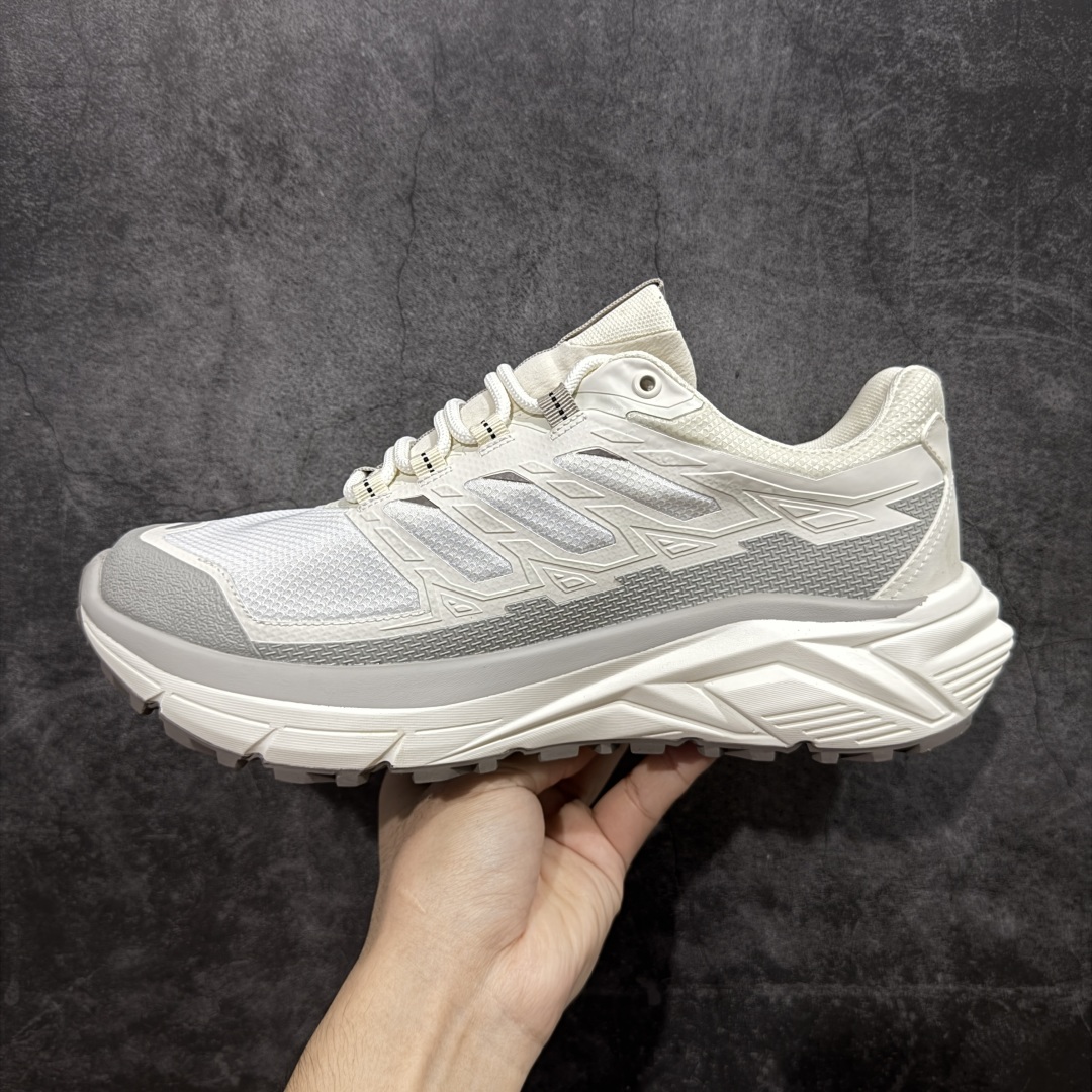 图片[2]-【公司级】凯乐石KAILAS 远征5 Max Flt 舒适简约经典登山 防滑耐磨防水 低帮 徒步鞋 鞋面材质：运用耐磨防砂网布，能防止沙石进入鞋内，同时具备良好的透气性，可让脚部保持干爽。 \\t鞋底性能：搭载Vibram防滑耐磨大底，有出色的抓地力，仿鲨齿纹路设计，能应对各种复杂路面；鞋底还能提供良好的稳定性和支撑力，减少脚部疲劳。 \\t防水技术：采用FILTERTEC防水透气技术，防水指数高达8000mm H₂O，能有效防止雨水渗透，同时能保持脚面干爽。 \\t细节设计：鞋头采用橡胶防撞包边，保护脚趾免受伤害；鞋舌一体式设计，防止碎石泥沙进入；采用亚洲人脚型鞋楦设计，配合中腰包裹，提高舒适性。 适用场景：适合多日或单日轻装徒步，也可用于城市通勤，是一双兼顾户外与日常穿着的多功能鞋子。 尺码：40-45-选品中心