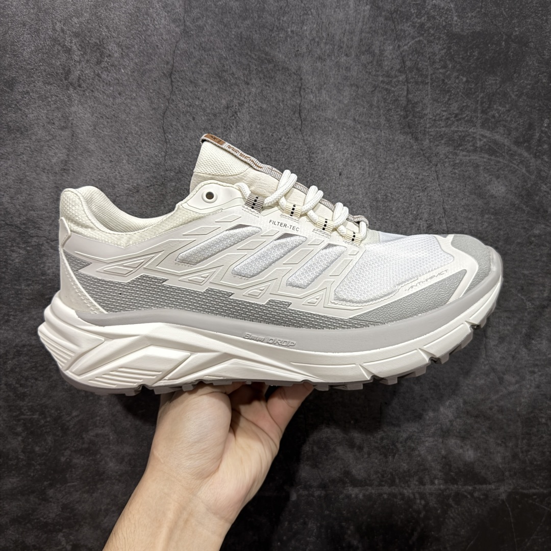 【公司级】凯乐石KAILAS 远征5 Max Flt 舒适简约经典登山 防滑耐磨防水 低帮 徒步鞋 鞋面材质：运用耐磨防砂网布，能防止沙石进入鞋内，同时具备良好的透气性，可让脚部保持干爽。 \\t鞋底性能：搭载Vibram防滑耐磨大底，有出色的抓地力，仿鲨齿纹路设计，能应对各种复杂路面；鞋底还能提供良好的稳定性和支撑力，减少脚部疲劳。 \\t防水技术：采用FILTERTEC防水透气技术，防水指数高达8000mm H₂O，能有效防止雨水渗透，同时能保持脚面干爽。 \\t细节设计：鞋头采用橡胶防撞包边，保护脚趾免受伤害；鞋舌一体式设计，防止碎石泥沙进入；采用亚洲人脚型鞋楦设计，配合中腰包裹，提高舒适性。 适用场景：适合多日或单日轻装徒步，也可用于城市通勤，是一双兼顾户外与日常穿着的多功能鞋子。 尺码：40-45-选品中心