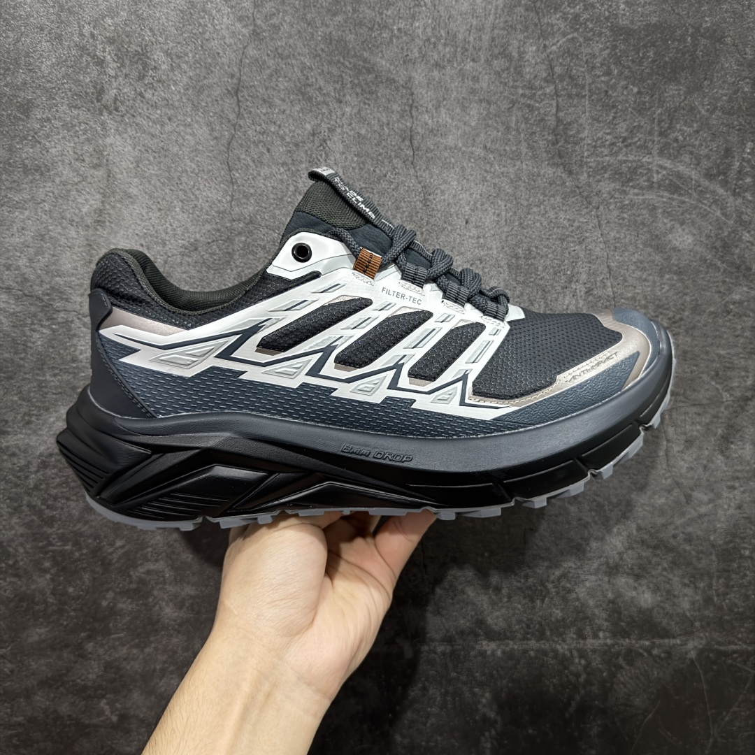 【公司级】凯乐石KAILAS 远征5 Max Flt 舒适简约经典登山 防滑耐磨防水 低帮 徒步鞋 鞋面材质：运用耐磨防砂网布，能防止沙石进入鞋内，同时具备良好的透气性，可让脚部保持干爽。 \\t鞋底性能：搭载Vibram防滑耐磨大底，有出色的抓地力，仿鲨齿纹路设计，能应对各种复杂路面；鞋底还能提供良好的稳定性和支撑力，减少脚部疲劳。 \\t防水技术：采用FILTERTEC防水透气技术，防水指数高达8000mm H₂O，能有效防止雨水渗透，同时能保持脚面干爽。 \\t细节设计：鞋头采用橡胶防撞包边，保护脚趾免受伤害；鞋舌一体式设计，防止碎石泥沙进入；采用亚洲人脚型鞋楦设计，配合中腰包裹，提高舒适性。 适用场景：适合多日或单日轻装徒步，也可用于城市通勤，是一双兼顾户外与日常穿着的多功能鞋子。 尺码：40-45-选品中心