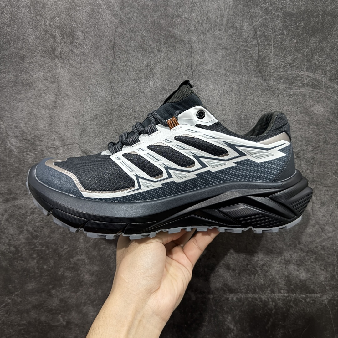 图片[2]-【公司级】凯乐石KAILAS 远征5 Max Flt 舒适简约经典登山 防滑耐磨防水 低帮 徒步鞋 鞋面材质：运用耐磨防砂网布，能防止沙石进入鞋内，同时具备良好的透气性，可让脚部保持干爽。 \\t鞋底性能：搭载Vibram防滑耐磨大底，有出色的抓地力，仿鲨齿纹路设计，能应对各种复杂路面；鞋底还能提供良好的稳定性和支撑力，减少脚部疲劳。 \\t防水技术：采用FILTERTEC防水透气技术，防水指数高达8000mm H₂O，能有效防止雨水渗透，同时能保持脚面干爽。 \\t细节设计：鞋头采用橡胶防撞包边，保护脚趾免受伤害；鞋舌一体式设计，防止碎石泥沙进入；采用亚洲人脚型鞋楦设计，配合中腰包裹，提高舒适性。 适用场景：适合多日或单日轻装徒步，也可用于城市通勤，是一双兼顾户外与日常穿着的多功能鞋子。 尺码：40-45-选品中心