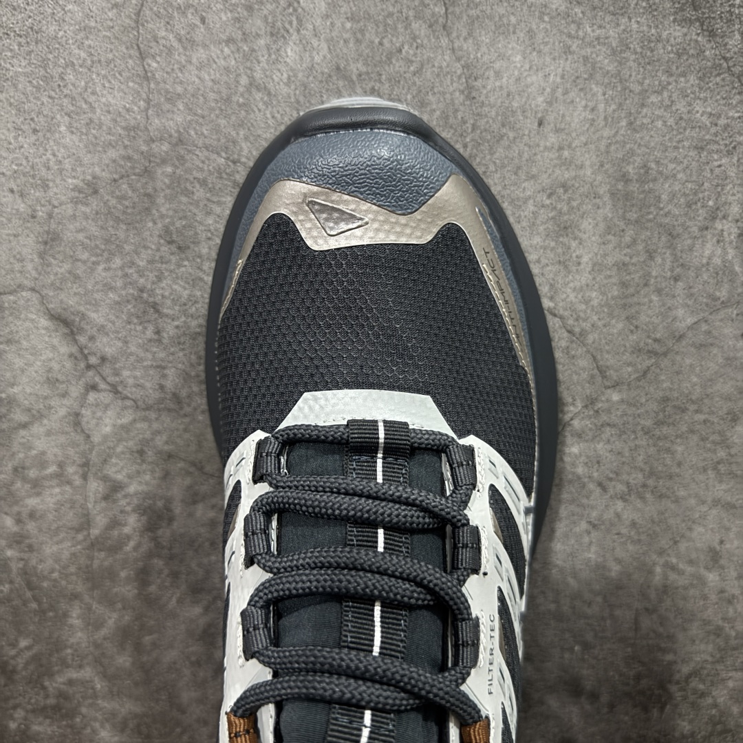 图片[5]-【公司级】凯乐石KAILAS 远征5 Max Flt 舒适简约经典登山 防滑耐磨防水 低帮 徒步鞋 鞋面材质：运用耐磨防砂网布，能防止沙石进入鞋内，同时具备良好的透气性，可让脚部保持干爽。 \\t鞋底性能：搭载Vibram防滑耐磨大底，有出色的抓地力，仿鲨齿纹路设计，能应对各种复杂路面；鞋底还能提供良好的稳定性和支撑力，减少脚部疲劳。 \\t防水技术：采用FILTERTEC防水透气技术，防水指数高达8000mm H₂O，能有效防止雨水渗透，同时能保持脚面干爽。 \\t细节设计：鞋头采用橡胶防撞包边，保护脚趾免受伤害；鞋舌一体式设计，防止碎石泥沙进入；采用亚洲人脚型鞋楦设计，配合中腰包裹，提高舒适性。 适用场景：适合多日或单日轻装徒步，也可用于城市通勤，是一双兼顾户外与日常穿着的多功能鞋子。 尺码：40-45-选品中心