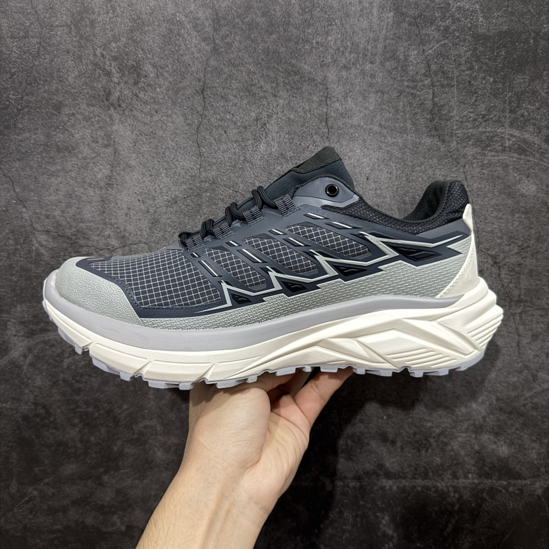 图片[2]-【公司级】凯乐石KAILAS 远征5 Max Flt 舒适简约经典登山 防滑耐磨防水 低帮 徒步鞋 鞋面材质：运用耐磨防砂网布，能防止沙石进入鞋内，同时具备良好的透气性，可让脚部保持干爽。 \\t鞋底性能：搭载Vibram防滑耐磨大底，有出色的抓地力，仿鲨齿纹路设计，能应对各种复杂路面；鞋底还能提供良好的稳定性和支撑力，减少脚部疲劳。 \\t防水技术：采用FILTERTEC防水透气技术，防水指数高达8000mm H₂O，能有效防止雨水渗透，同时能保持脚面干爽。 \\t细节设计：鞋头采用橡胶防撞包边，保护脚趾免受伤害；鞋舌一体式设计，防止碎石泥沙进入；采用亚洲人脚型鞋楦设计，配合中腰包裹，提高舒适性。 适用场景：适合多日或单日轻装徒步，也可用于城市通勤，是一双兼顾户外与日常穿着的多功能鞋子。 尺码：40-45-选品中心