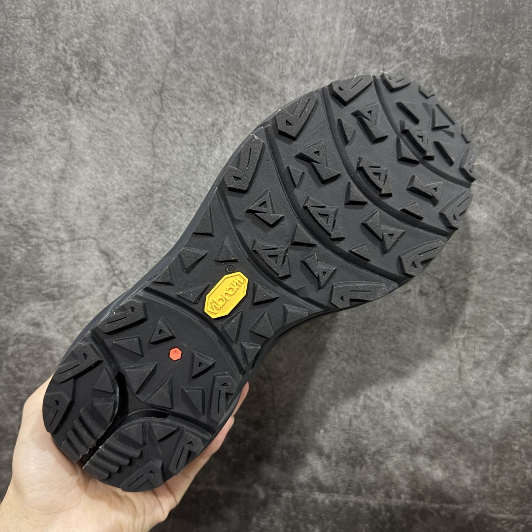 图片[9]-【公司级】凯乐石KAILAS 远征5 Max Flt 舒适简约经典登山 防滑耐磨防水 低帮 徒步鞋 鞋面材质：运用耐磨防砂网布，能防止沙石进入鞋内，同时具备良好的透气性，可让脚部保持干爽。 \\t鞋底性能：搭载Vibram防滑耐磨大底，有出色的抓地力，仿鲨齿纹路设计，能应对各种复杂路面；鞋底还能提供良好的稳定性和支撑力，减少脚部疲劳。 \\t防水技术：采用FILTERTEC防水透气技术，防水指数高达8000mm H₂O，能有效防止雨水渗透，同时能保持脚面干爽。 \\t细节设计：鞋头采用橡胶防撞包边，保护脚趾免受伤害；鞋舌一体式设计，防止碎石泥沙进入；采用亚洲人脚型鞋楦设计，配合中腰包裹，提高舒适性。 适用场景：适合多日或单日轻装徒步，也可用于城市通勤，是一双兼顾户外与日常穿着的多功能鞋子。 尺码：40-45-选品中心