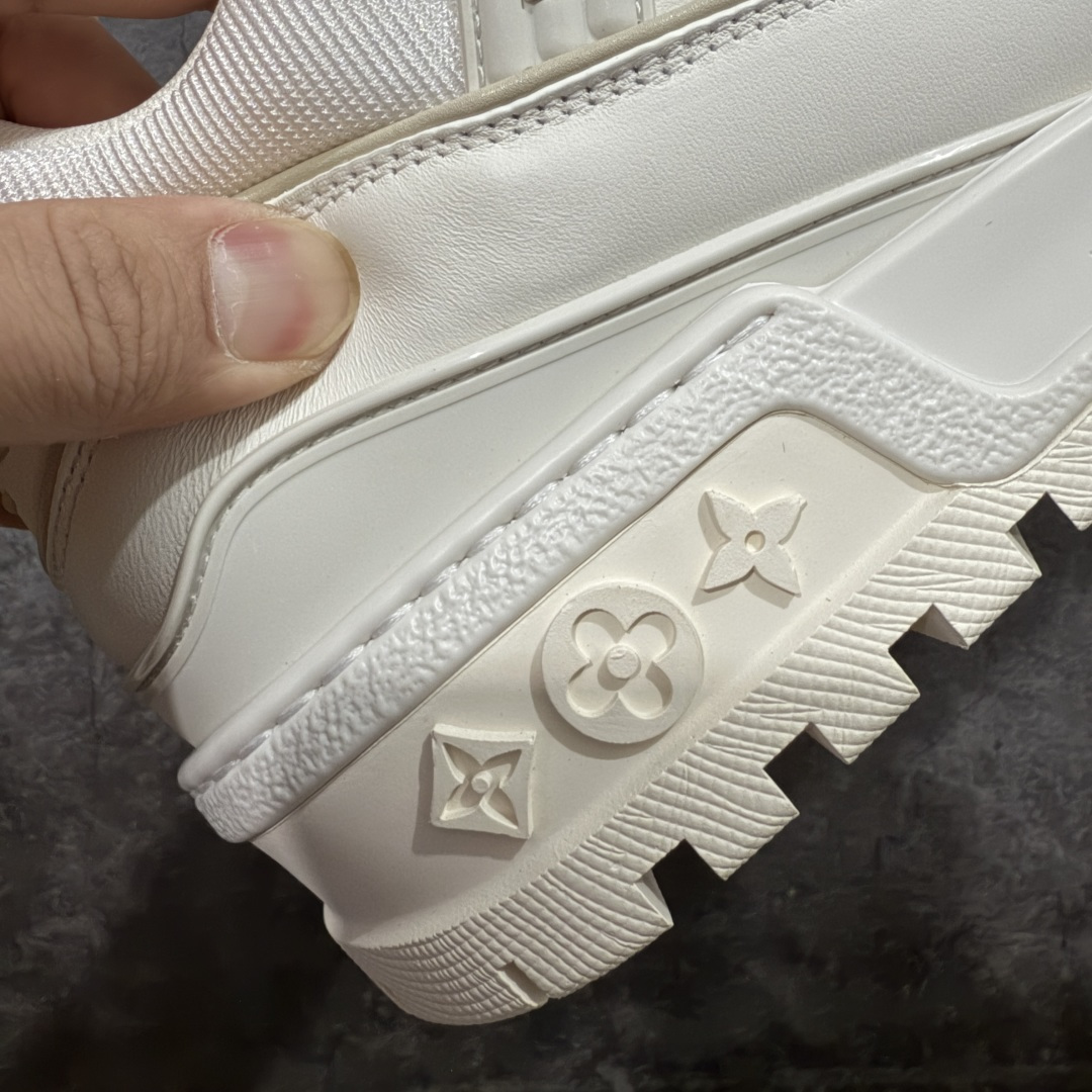 图片[3]-【PK纯原版】Louis Vuitton 路易威登 LV Trainer Maxi 小胖丁系列面包鞋 白胖丁 海淘代购同渠道品质 高端零售 外贸充正专供 原版购入开发 ZP级全套包装 完美楦型 正确卡色 大底TPU 质感媲美原版 细节与原版一致 请注意区分市面通货材 尺码：39 40 41 42 43 44 45 46-选品中心
