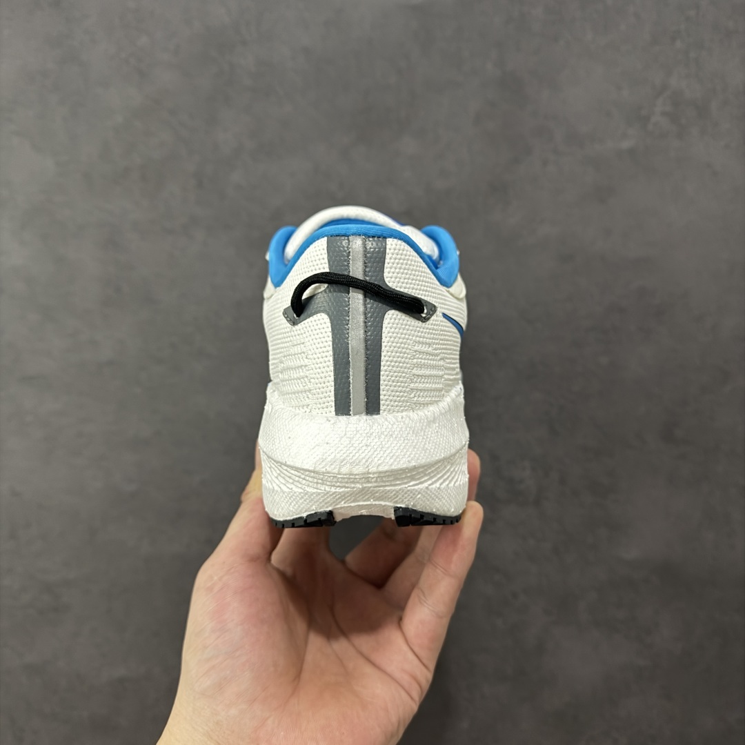 图片[4]-【公司级】索康尼/Saucony Triumph 21 胜利21代系列低帮轻量舒适多功能休闲运动慢跑鞋 采用工学透气网织鞋面材质#内嵌3D环绕包裹缓震鞋垫#中底搭载 PWRRUN+高弹缓震泡棉材质,舒适踩S感!!#外置镂空XT-900橡胶大底 货号：S20881-106 尺码：40-46-选品中心