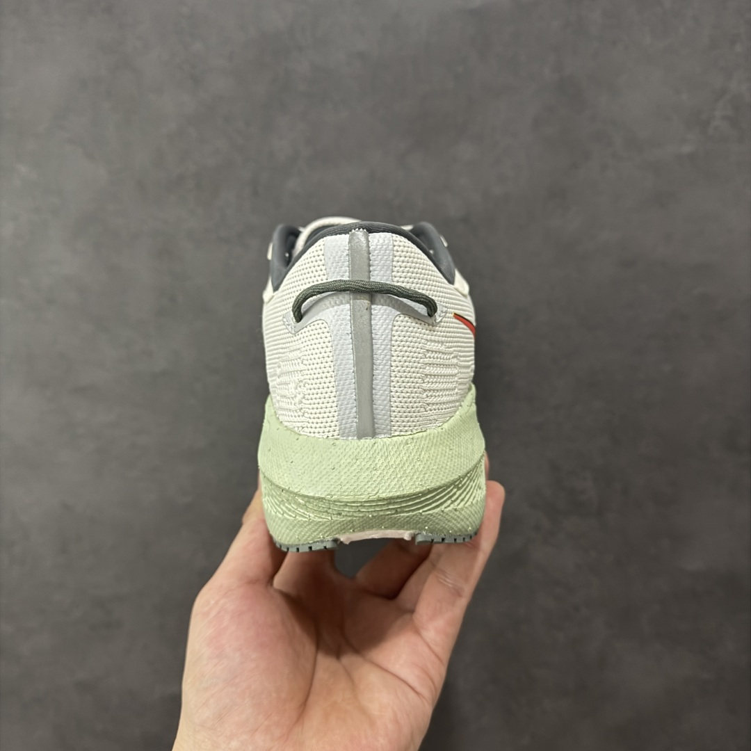 图片[4]-【公司级】索康尼/Saucony Triumph 21 胜利21代系列低帮轻量舒适多功能休闲运动慢跑鞋 采用工学透气网织鞋面材质#内嵌3D环绕包裹缓震鞋垫#中底搭载 PWRRUN+高弹缓震泡棉材质,舒适踩S感!!#外置镂空XT-900橡胶大底 货号：S20881-111 尺码：40-46-选品中心