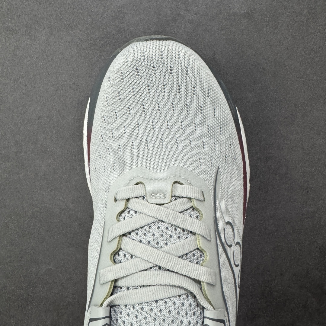 图片[8]-【公司级】索康尼/Saucony Triumph 22 胜利22代系列低帮轻量舒适多功能休闲运动慢跑鞋 采用工学透气网织鞋面材质#内嵌3D环绕包裹缓震鞋垫#中底搭载 PWRRUN+高弹缓震泡棉材质,舒适踩S感!!#外置镂空XT-900橡胶大底 货号：S20964-210 尺码：36-45-选品中心