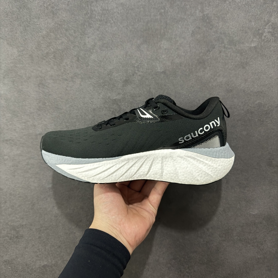 图片[2]-【公司级】索康尼/Saucony Triumph 22 胜利22代系列低帮轻量舒适多功能休闲运动慢跑鞋 采用工学透气网织鞋面材质#内嵌3D环绕包裹缓震鞋垫#中底搭载 PWRRUN+高弹缓震泡棉材质,舒适踩S感!!#外置镂空XT-900橡胶大底 货号：S20964-200 尺码：36-45-选品中心
