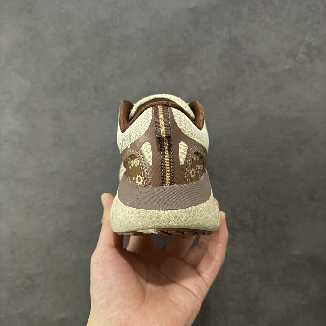 图片[4]-【公司级】索康尼/Saucony Triumph 22 胜利22代系列低帮轻量舒适多功能休闲运动慢跑鞋 采用工学透气网织鞋面材质#内嵌3D环绕包裹缓震鞋垫#中底搭载 PWRRUN+高弹缓震泡棉材质,舒适踩S感!!#外置镂空XT-900橡胶大底 货号：S20964-500 尺码：36-45-选品中心