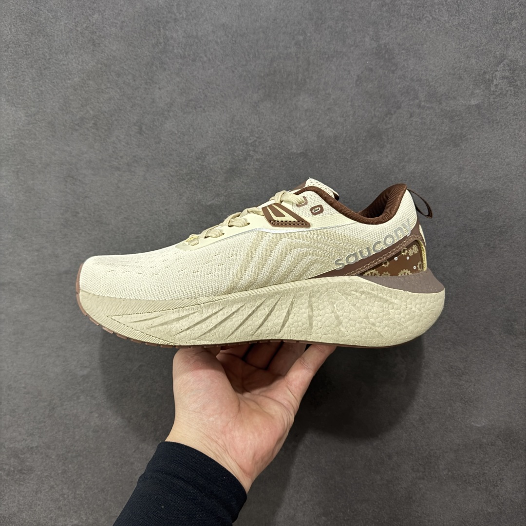 图片[2]-【公司级】索康尼/Saucony Triumph 22 胜利22代系列低帮轻量舒适多功能休闲运动慢跑鞋 采用工学透气网织鞋面材质#内嵌3D环绕包裹缓震鞋垫#中底搭载 PWRRUN+高弹缓震泡棉材质,舒适踩S感!!#外置镂空XT-900橡胶大底 货号：S20964-500 尺码：36-45-选品中心