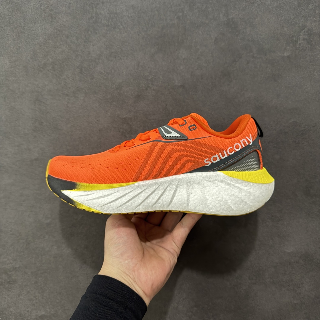 图片[2]-【公司级】索康尼/Saucony Triumph 22 胜利22代系列低帮轻量舒适多功能休闲运动慢跑鞋 采用工学透气网织鞋面材质#内嵌3D环绕包裹缓震鞋垫#中底搭载 PWRRUN+高弹缓震泡棉材质,舒适踩S感!!#外置镂空XT-900橡胶大底 货号：S20964-215 尺码：36-45-选品中心