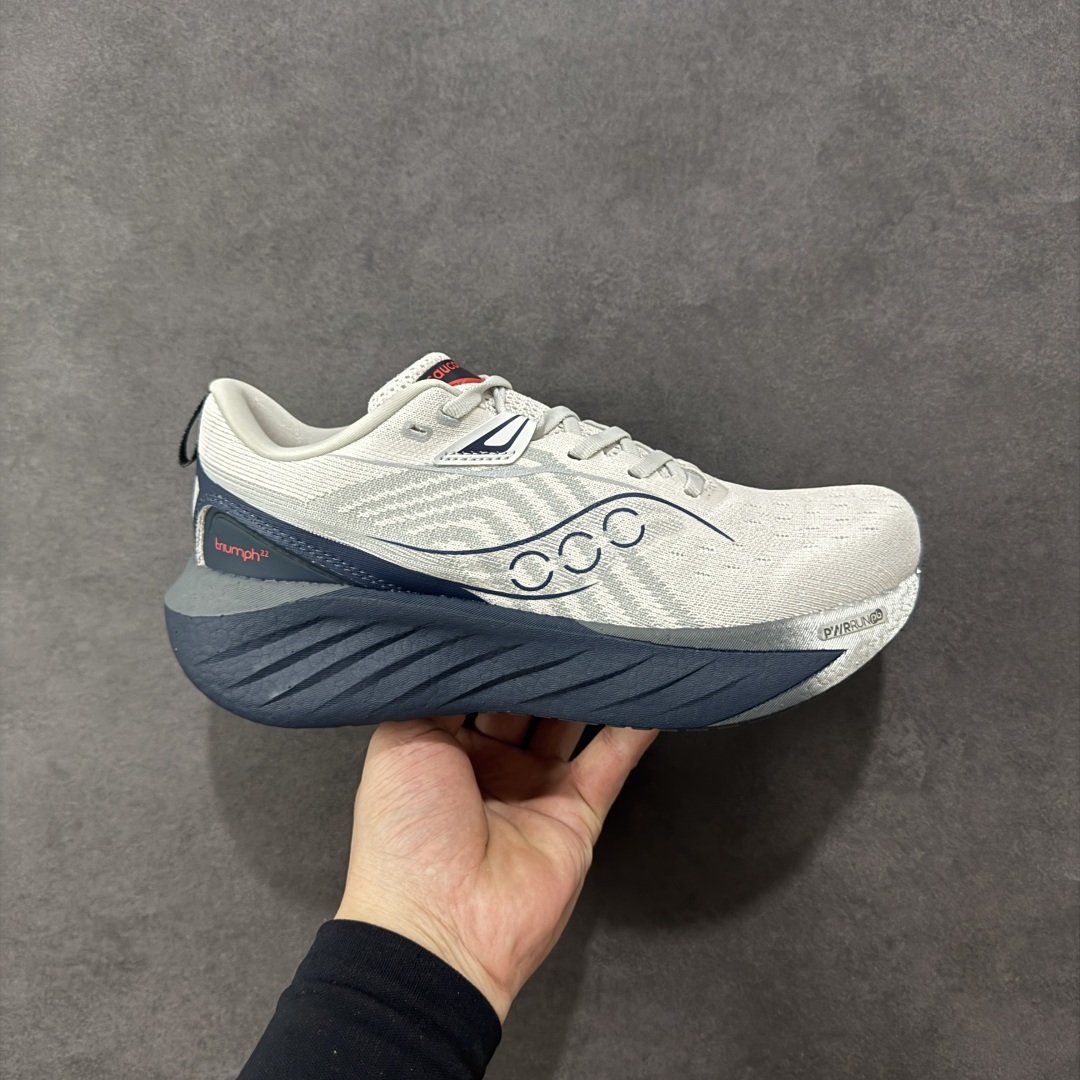【公司级】索康尼/Saucony Triumph 22 胜利22代系列低帮轻量舒适多功能休闲运动慢跑鞋 采用工学透气网织鞋面材质#内嵌3D环绕包裹缓震鞋垫#中底搭载 PWRRUN+高弹缓震泡棉材质,舒适踩S感!!#外置镂空XT-900橡胶大底 货号：S20964-218 尺码：36-45-选品中心