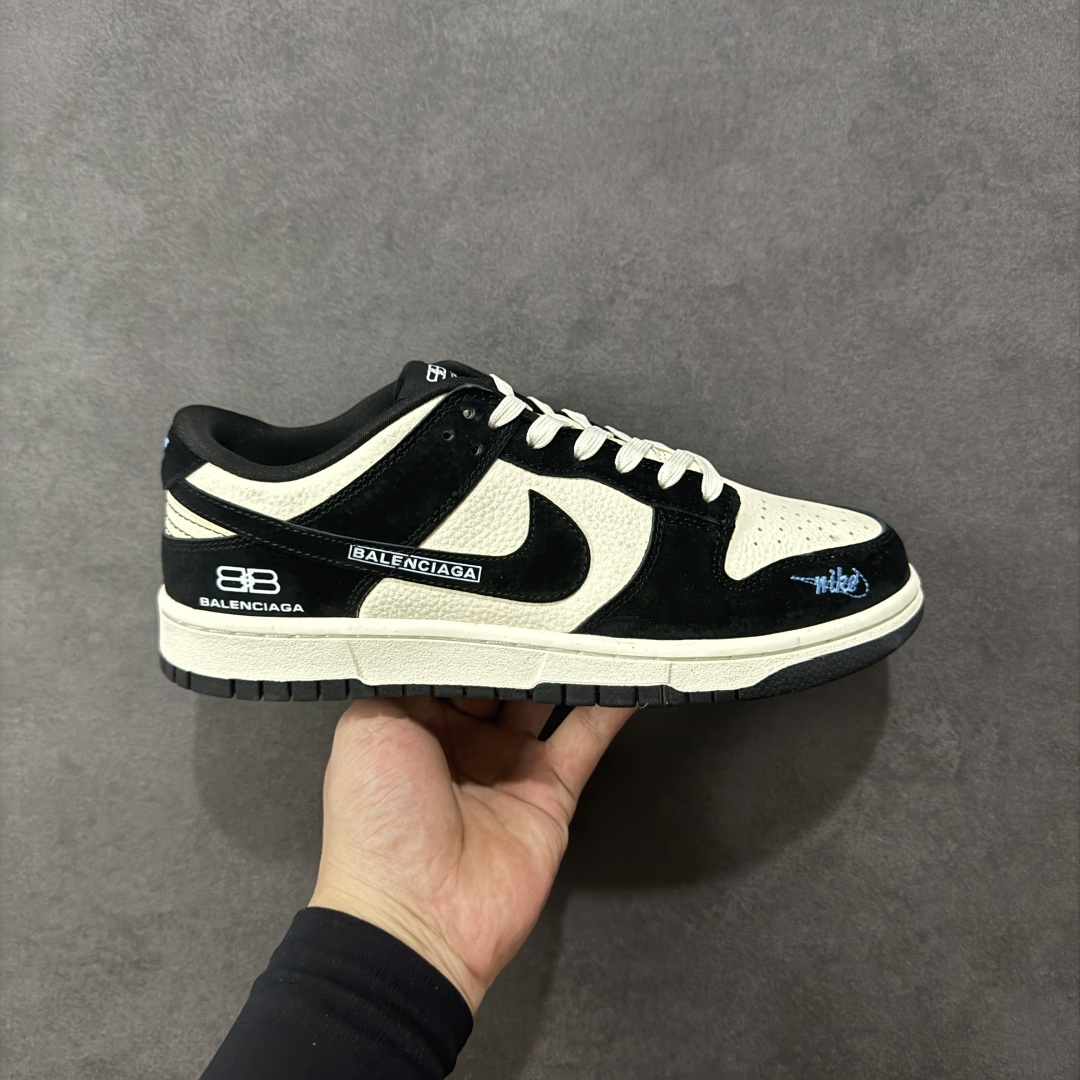 【定制版】高端定制Nike SB Dunk Low “巴黎世家联名------米白黑蓝刺绣” 高端定制 低帮休闲板鞋 定制鞋盒 大厂纯原品质出货 超高清洁度 皮料切割干净无任何毛边 细节完美 货号：DS6608-015 尺码：36 36.5 37.5 38 38.5 39 40 40.5 41 42 42.5 43 44 44.5 45 编码：HXSB330340-选品中心