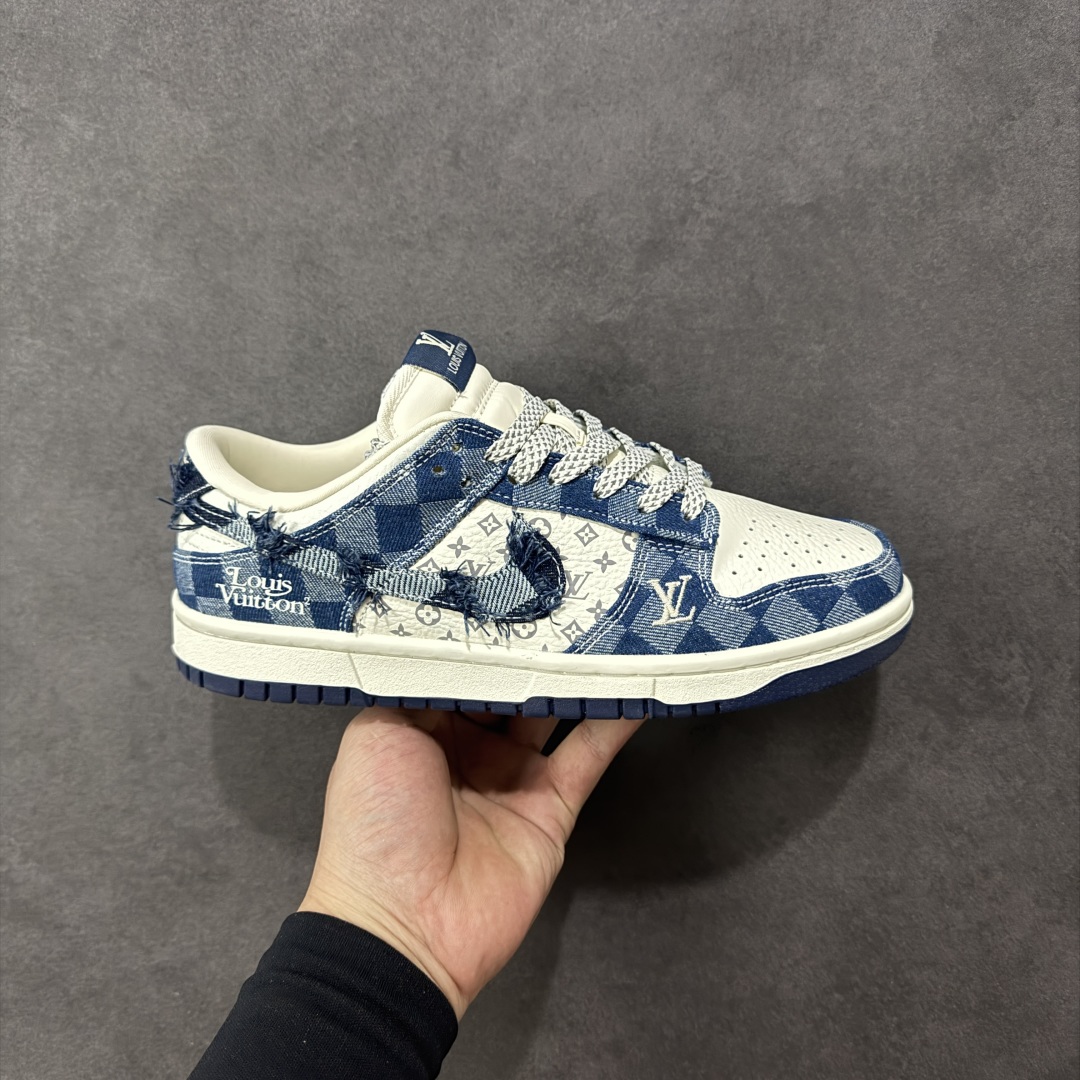 【定制版】Nike SB Dunk Low LV联名 白蓝格子牛仔 高端定制 低帮休闲板鞋 YF9511-900  #定制鞋盒 高端防水材料 顶级夜光效 Ortholite鞋垫透气防臭 大厂纯原品质出货 超高清洁度 皮料切割干净无任何毛边 细节完美   尺码：36 36.5 37.5 38 38.5 39 40 40.5 41 42 42.5 43 44 44.5 45 编码：HXSB330340-选品中心