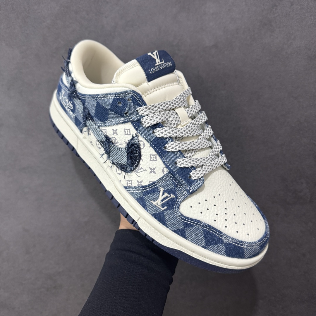 图片[3]-【定制版】Nike SB Dunk Low LV联名 白蓝格子牛仔 高端定制 低帮休闲板鞋 YF9511-900  #定制鞋盒 高端防水材料 顶级夜光效 Ortholite鞋垫透气防臭 大厂纯原品质出货 超高清洁度 皮料切割干净无任何毛边 细节完美   尺码：36 36.5 37.5 38 38.5 39 40 40.5 41 42 42.5 43 44 44.5 45 编码：HXSB330340-选品中心