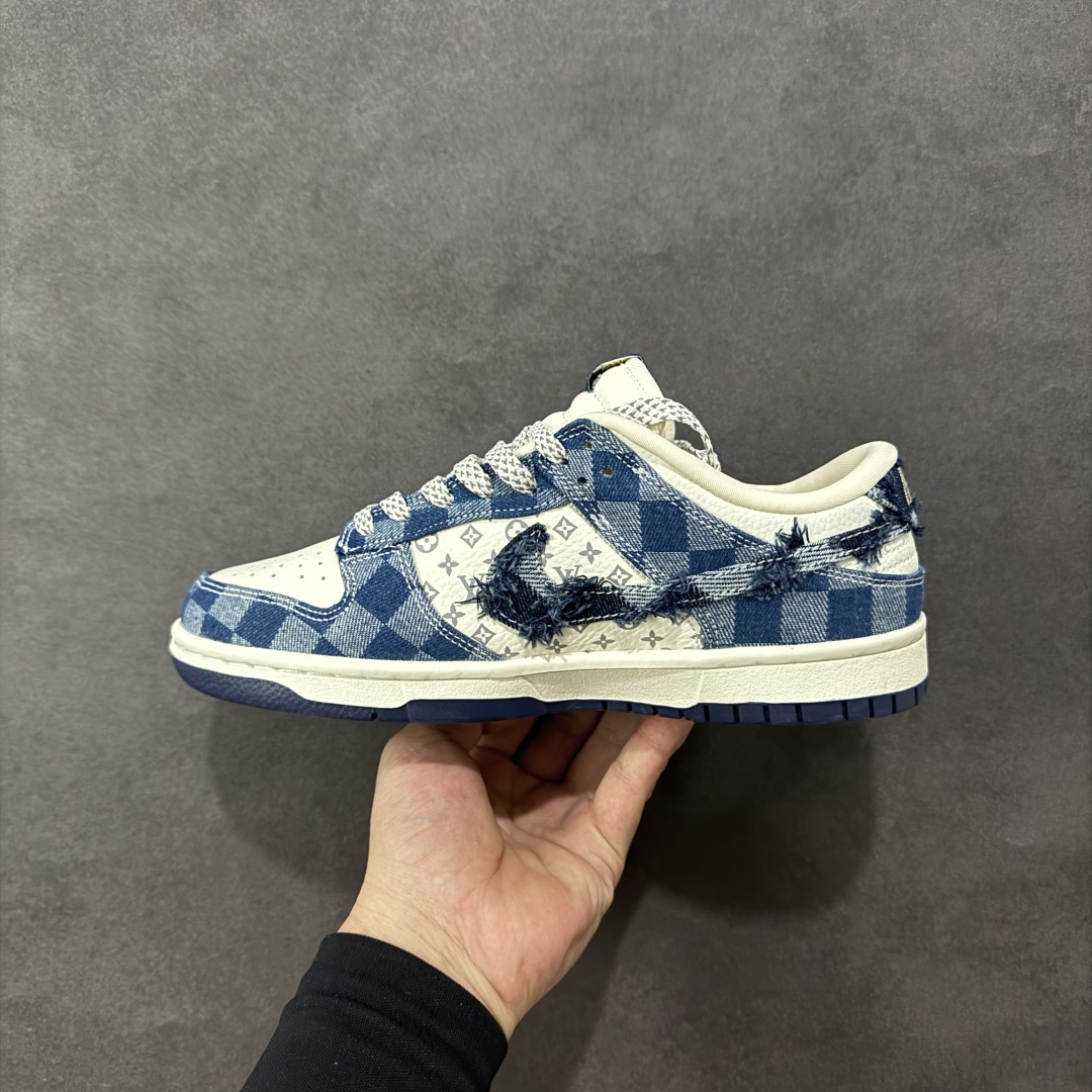 图片[2]-【定制版】Nike SB Dunk Low LV联名 白蓝格子牛仔 高端定制 低帮休闲板鞋 YF9511-900  #定制鞋盒 高端防水材料 顶级夜光效 Ortholite鞋垫透气防臭 大厂纯原品质出货 超高清洁度 皮料切割干净无任何毛边 细节完美   尺码：36 36.5 37.5 38 38.5 39 40 40.5 41 42 42.5 43 44 44.5 45 编码：HXSB330340-选品中心