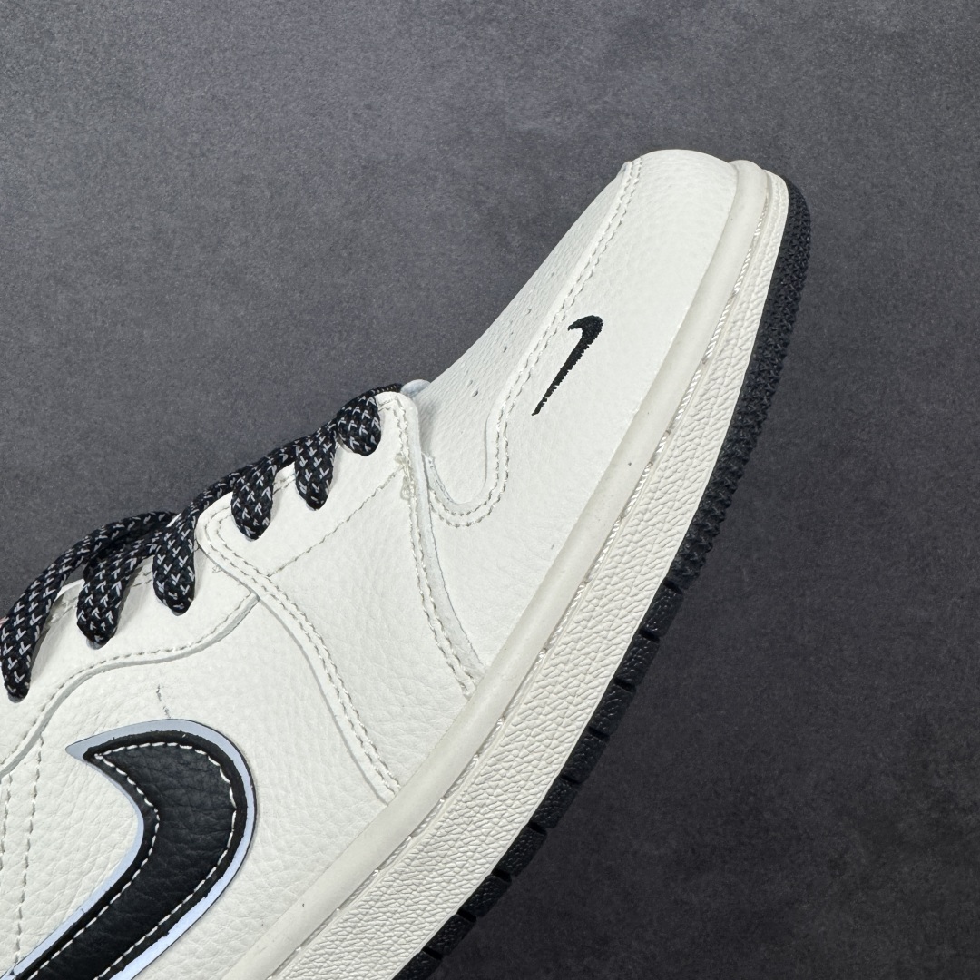 图片[5]-【定制版】Supreme x Air Jordan 1 Low Sup x 乔丹 低帮 米白黑 AJ1 乔丹1代 aj1 乔1 低邦 联名米白黑 乔丹篮球鞋系列 鞋身整体以米白色皮革打造，搭配米白色皮革框架覆盖层，使鞋款十分百搭，鞋身两侧的Swoosh Logo采用白色点缀并以灰色进行描边，后跟Wings Logo辅以黑色压印，鞋舌是网眼布材料，增强了透气性，鞋舌上Supreme字样采用红色点缀，鞋头迷你Swoosh Logo黑色刺绣妆点，后跟印有Supreme字样，彰显联名身份；最后以米白色中底搭配黑色橡胶外底完善整体设计收尾。 货号：XX3168-172 尺码：36-40 编码：HXSB330340-选品中心
