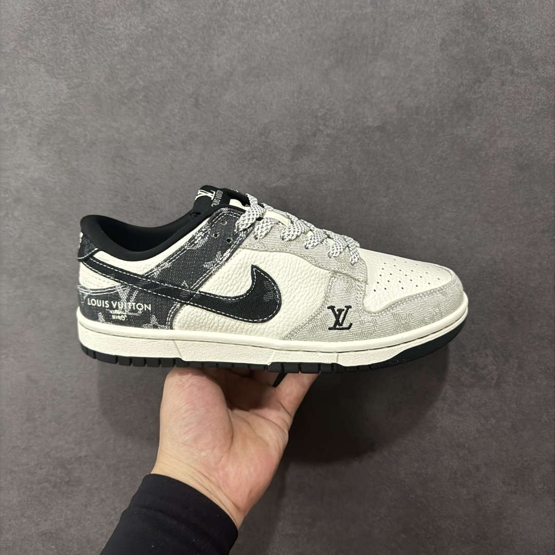 【定制版】Nike SB Dunk Low LV联名 拼接牛仔 高端定制 低帮休闲板鞋 SC0601-471  #定制鞋盒 大厂纯原品质出货 超高清洁度 皮料切割干净无任何毛边 细节完美  尺码：36 36.5 37.5 38 38.5 39 40 40.5 41 42 42.5 43 44 44.5 45 编码：HXSB330340-选品中心