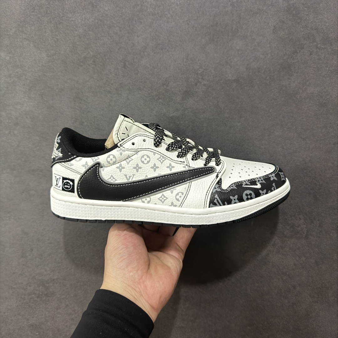 【定制版】Travis Scott x Fragment Design x Jordan Air Jordan 1 Low OG SP “LV联名——鬼脸黑勾” 多方联名合作融合了Travi翻毛蓝勾s Scott 独特的音乐风格，藤原浩个性的设计风格以及Jordan品牌的经典元素 使其成为一双具有独特身份和价值的鞋子 清新而立体的外观加上联名标识更突出了其独特身份 这种配色方案显示出活力和时尚感 在视觉上引人注目 鞋身的质感和细腻的细节处理使其显得高端而格调十足 这款“倒钩”联名是设计与创意完美结合 融合多方的个性风格是一款备受瞩目的潮流鞋款 低帮休闲板鞋 定制鞋盒 大厂纯原品质出货 超高清洁度 皮料切割干净无任何毛边 细节完美 货号： DZ5899-031 尺码： 36-40-选品中心