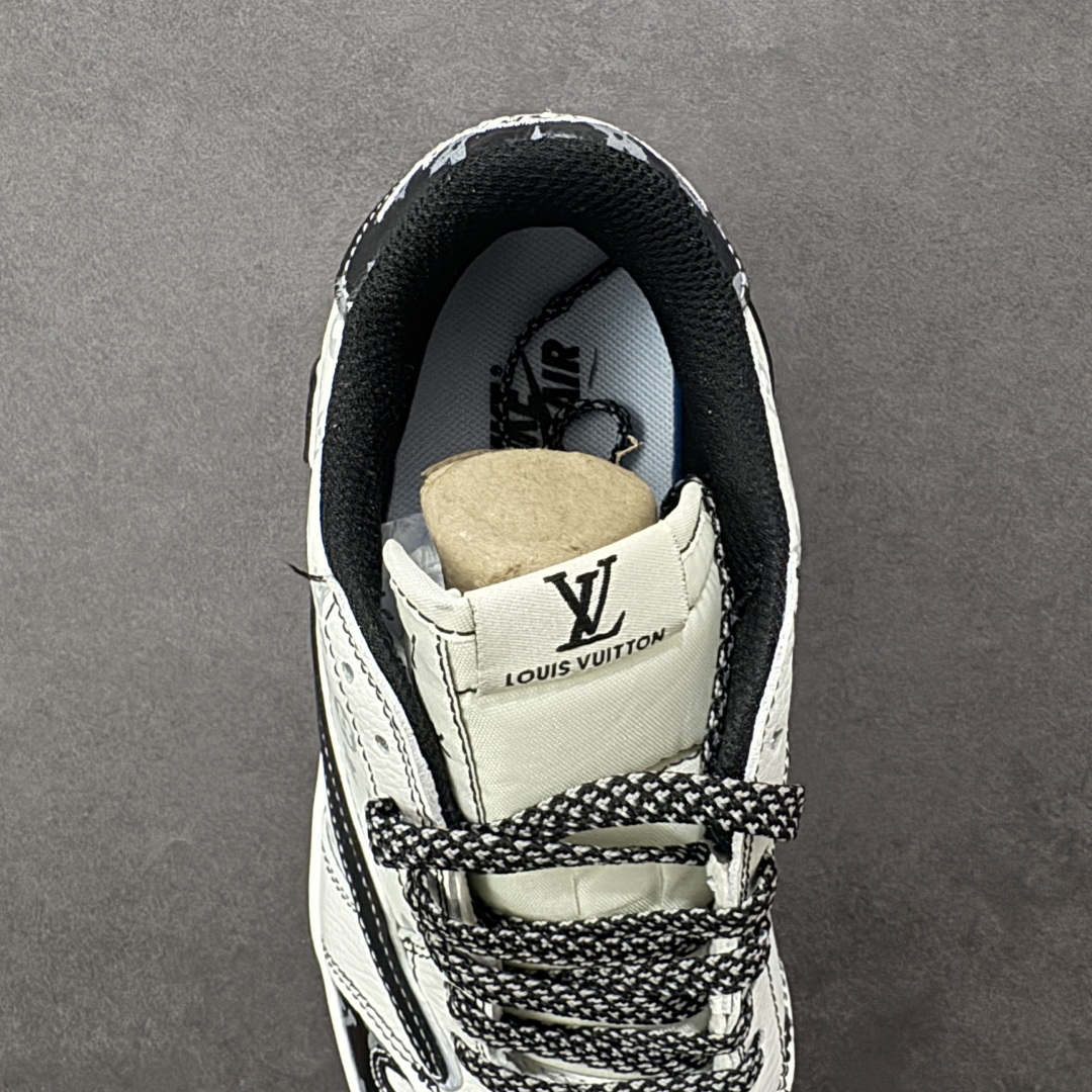 图片[7]-【定制版】Travis Scott x Fragment Design x Jordan Air Jordan 1 Low OG SP “LV联名——鬼脸黑勾” 多方联名合作融合了Travi翻毛蓝勾s Scott 独特的音乐风格，藤原浩个性的设计风格以及Jordan品牌的经典元素 使其成为一双具有独特身份和价值的鞋子 清新而立体的外观加上联名标识更突出了其独特身份 这种配色方案显示出活力和时尚感 在视觉上引人注目 鞋身的质感和细腻的细节处理使其显得高端而格调十足 这款“倒钩”联名是设计与创意完美结合 融合多方的个性风格是一款备受瞩目的潮流鞋款 低帮休闲板鞋 定制鞋盒 大厂纯原品质出货 超高清洁度 皮料切割干净无任何毛边 细节完美 货号： DZ5899-031 尺码： 36-40-选品中心