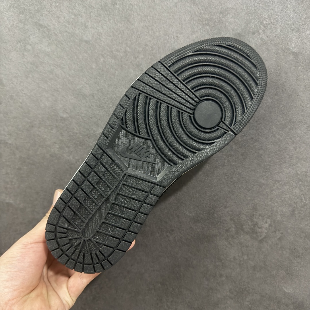 图片[9]-【定制版】Travis Scott x Fragment Design x Jordan Air Jordan 1 Low OG SP “LV联名——鬼脸黑勾” 多方联名合作融合了Travi翻毛蓝勾s Scott 独特的音乐风格，藤原浩个性的设计风格以及Jordan品牌的经典元素 使其成为一双具有独特身份和价值的鞋子 清新而立体的外观加上联名标识更突出了其独特身份 这种配色方案显示出活力和时尚感 在视觉上引人注目 鞋身的质感和细腻的细节处理使其显得高端而格调十足 这款“倒钩”联名是设计与创意完美结合 融合多方的个性风格是一款备受瞩目的潮流鞋款 低帮休闲板鞋 定制鞋盒 大厂纯原品质出货 超高清洁度 皮料切割干净无任何毛边 细节完美 货号： DZ5899-031 尺码： 36-40-选品中心